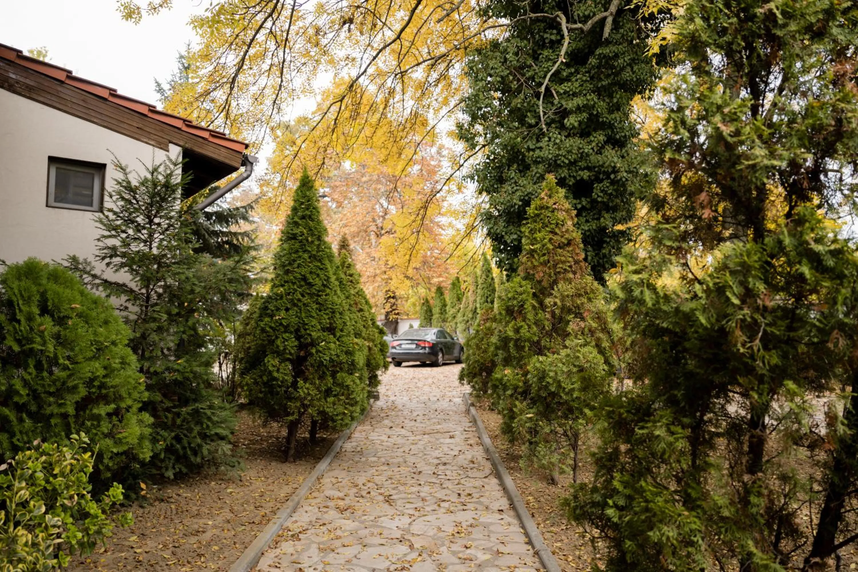 Parking in Hotel Royal Plaza By TimHotels