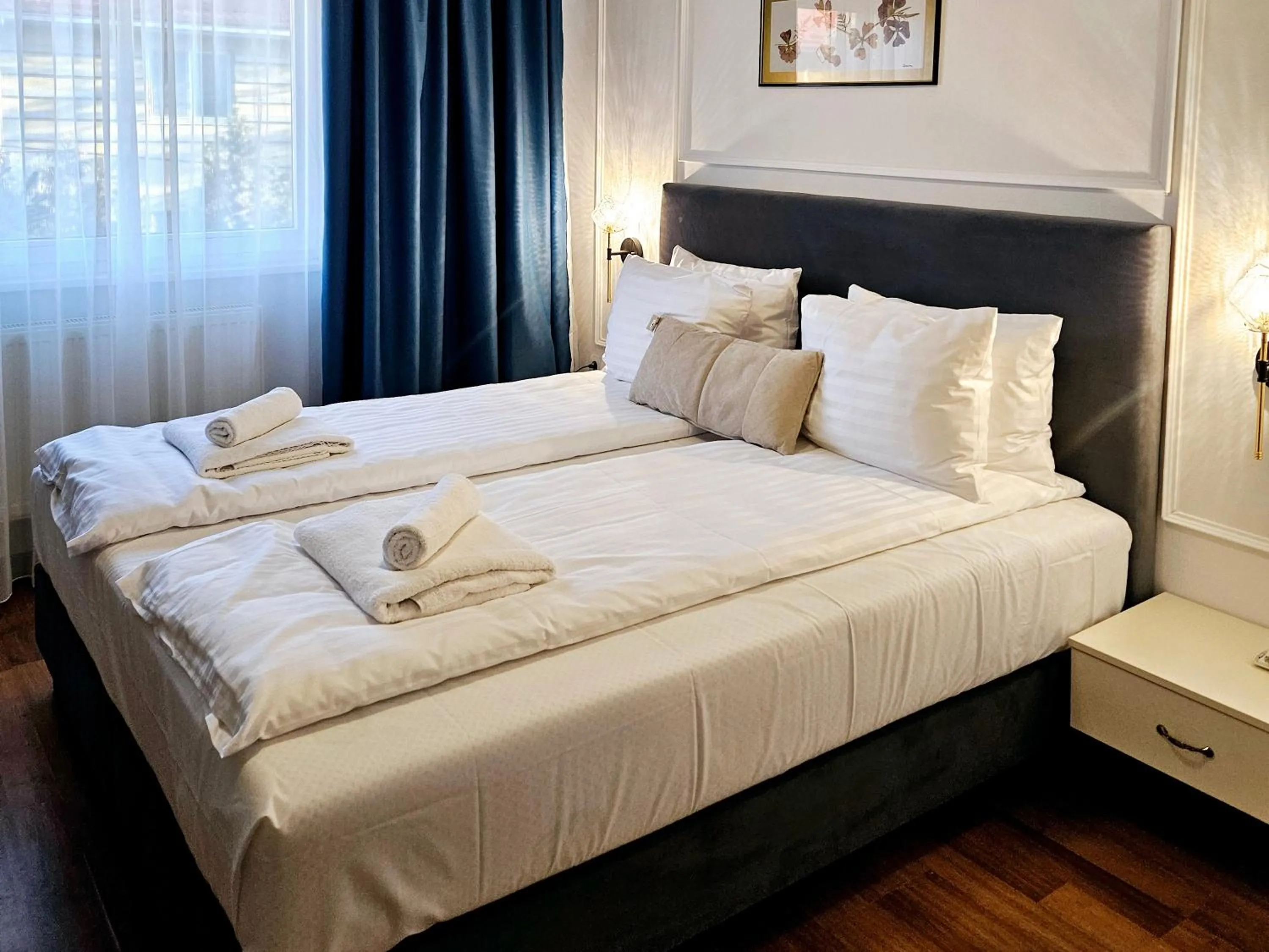 Bed in Hotel Royal Plaza By TimHotels