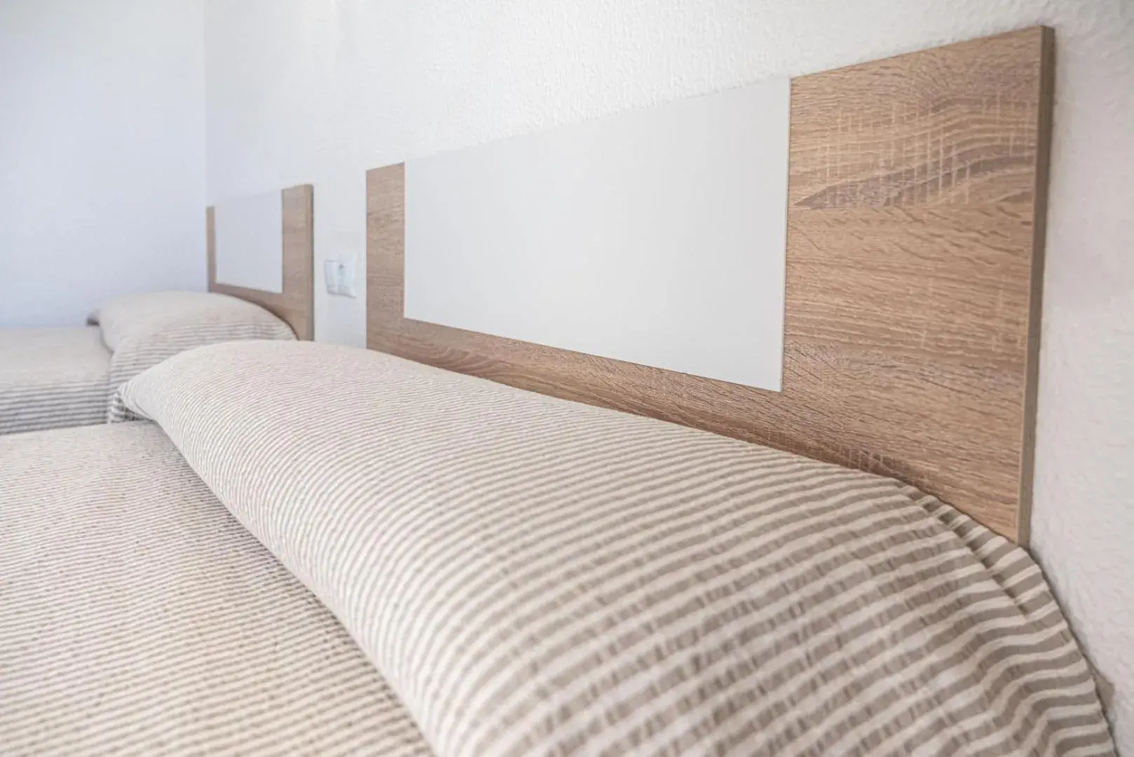 Single room with double bed or two beds with partial sea view in Solymar Single room with double bed or two beds with partial sea view in Solymar