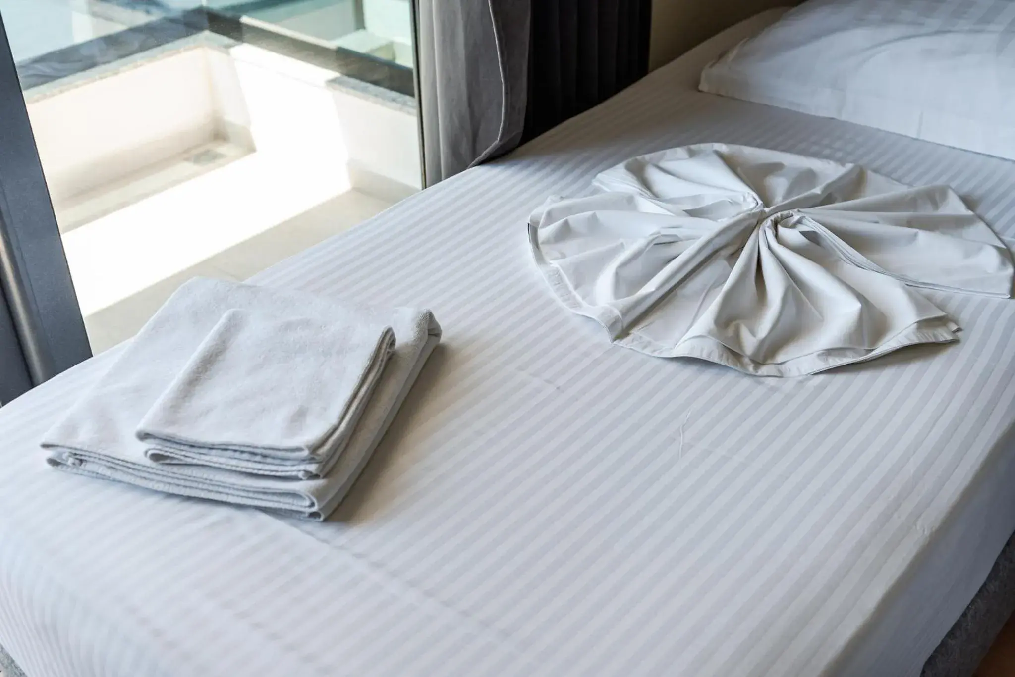 Triple Room with Balcony in Hotel Kompleks Joni Triple Room with Balcony in Hotel Kompleks Joni