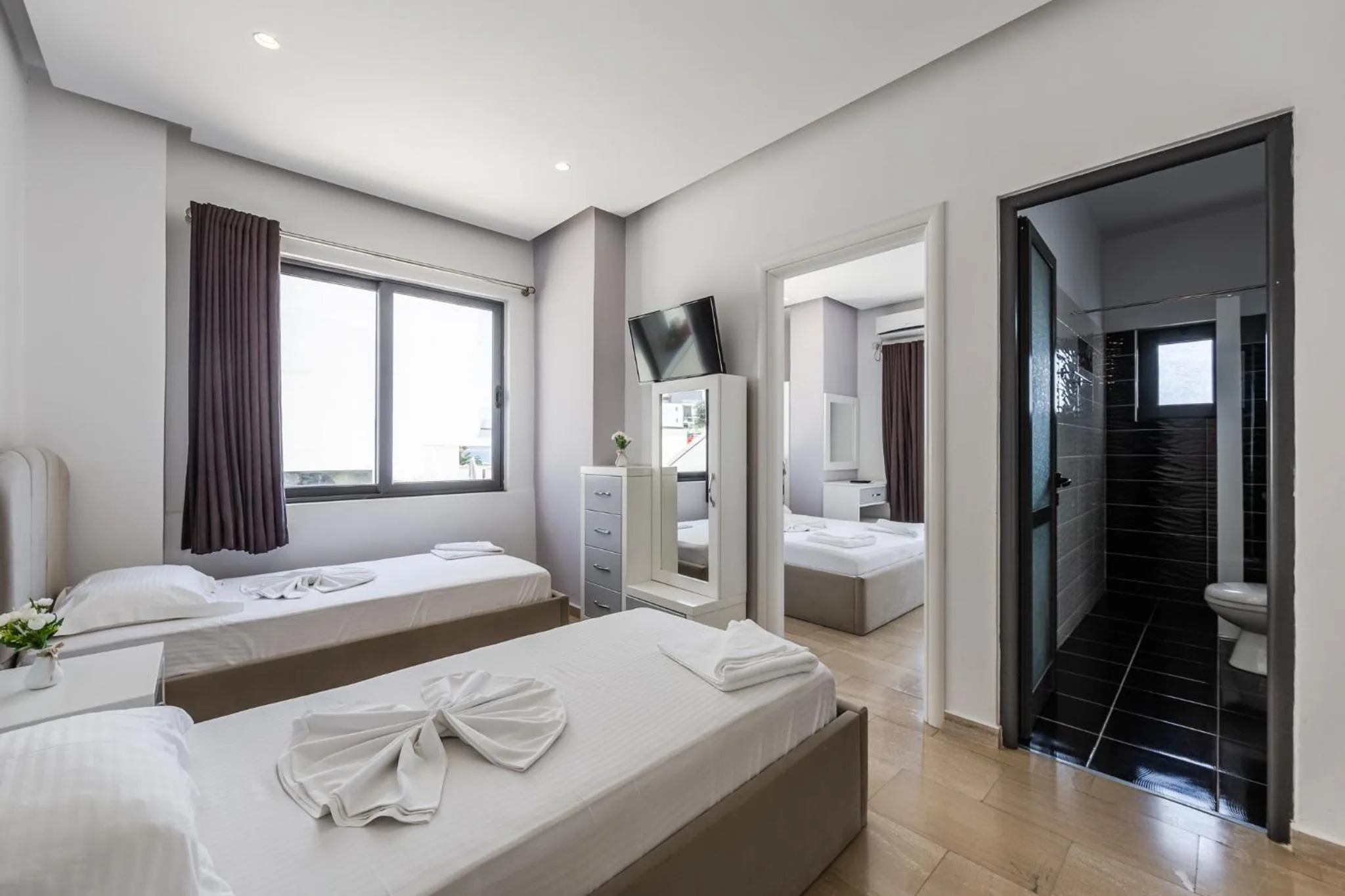Family Room with Balcony in Hotel Kompleks Joni