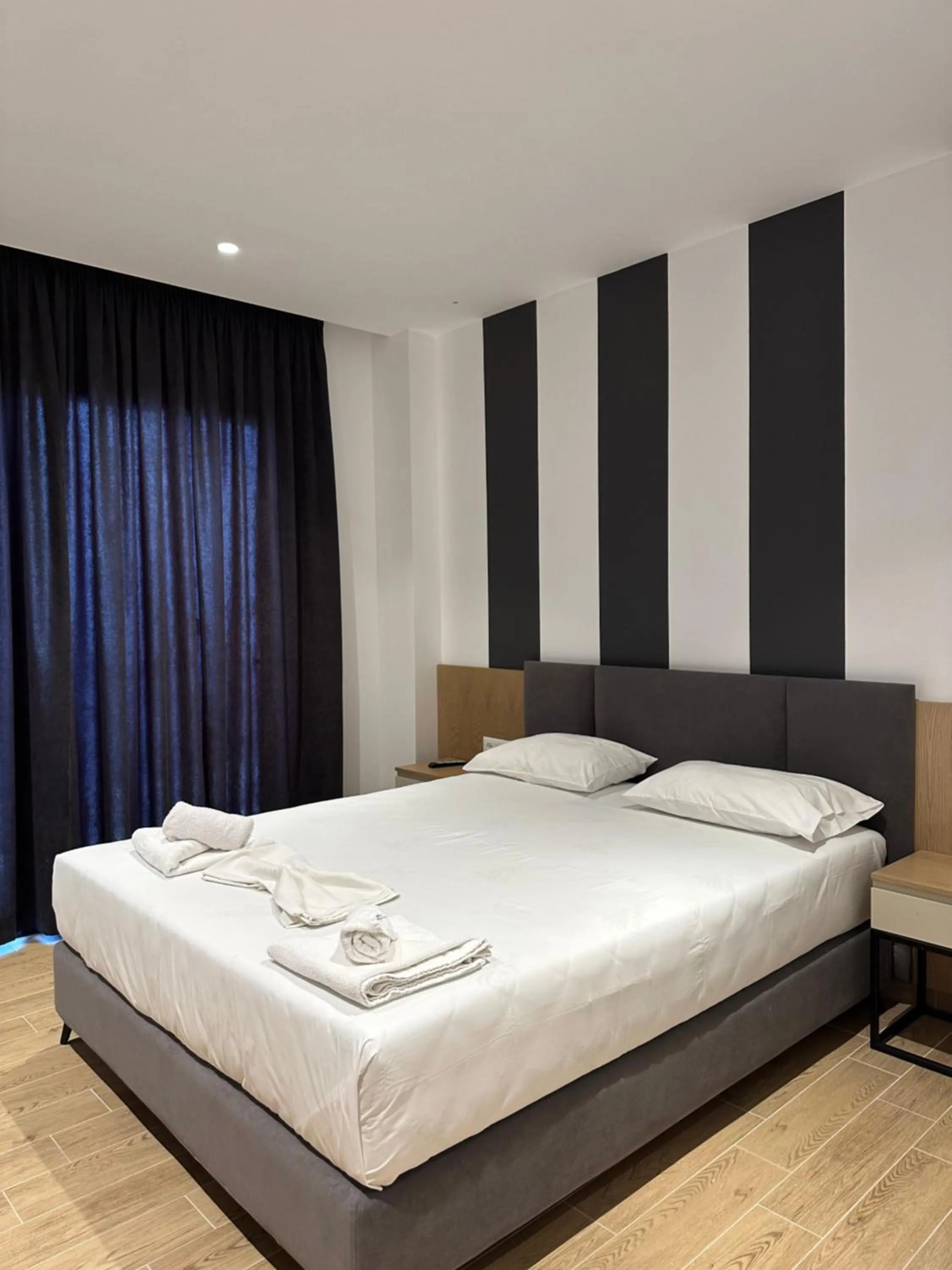 Superior Double or Twin Room with Side Sea View in Hotel Kompleks Joni