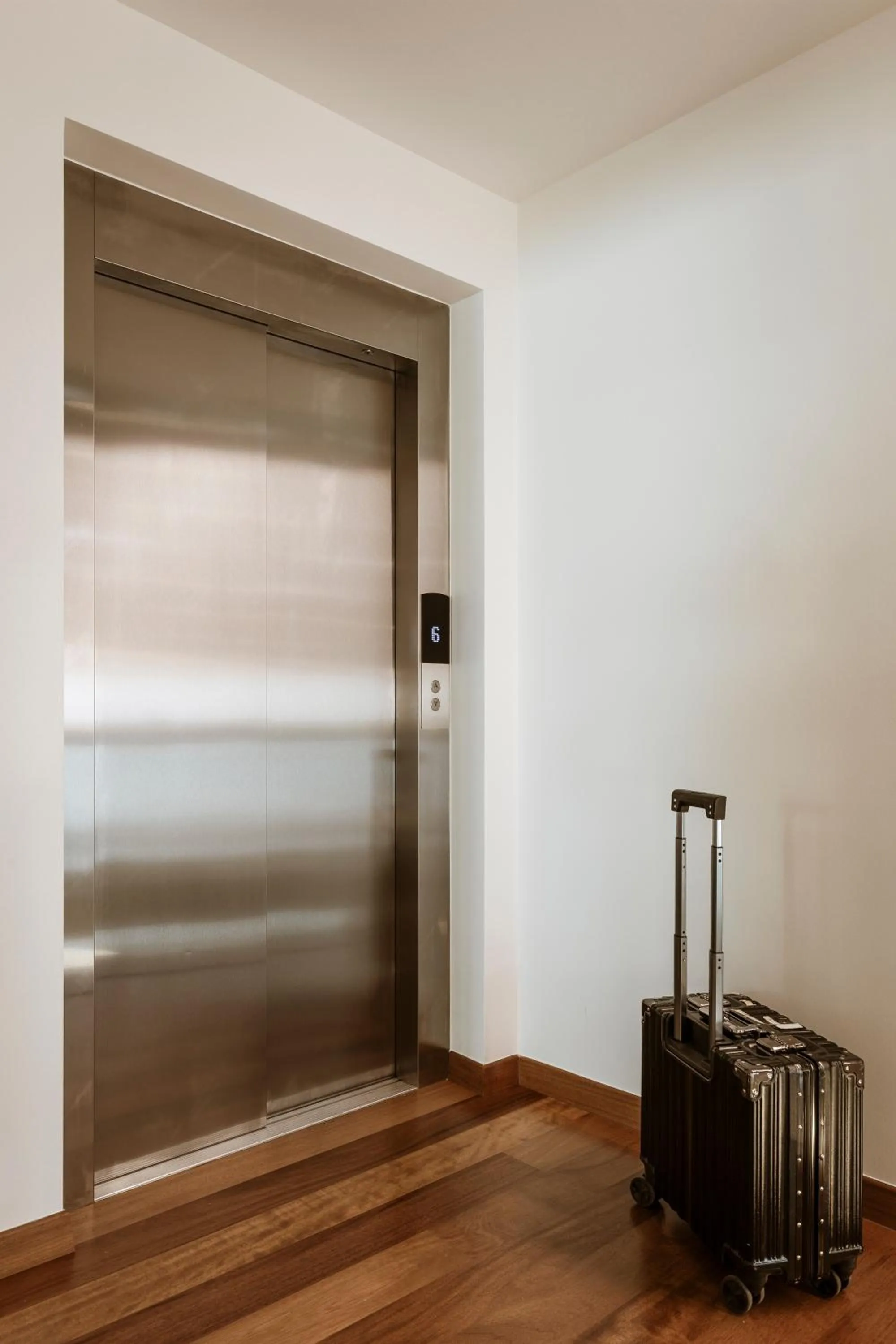 elevator in Likno Athens