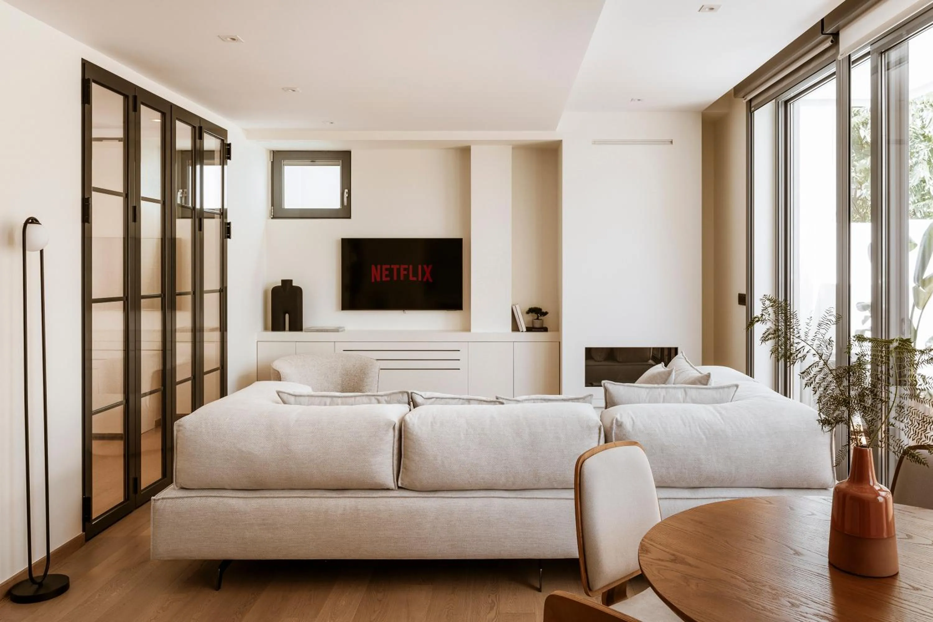 TV and multimedia, Bed in Likno Athens