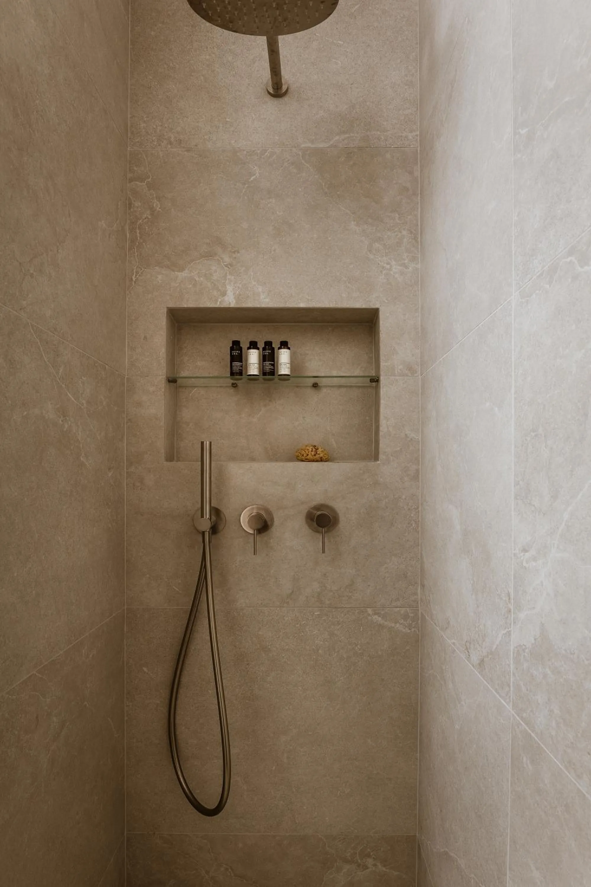 Shower in Likno Athens