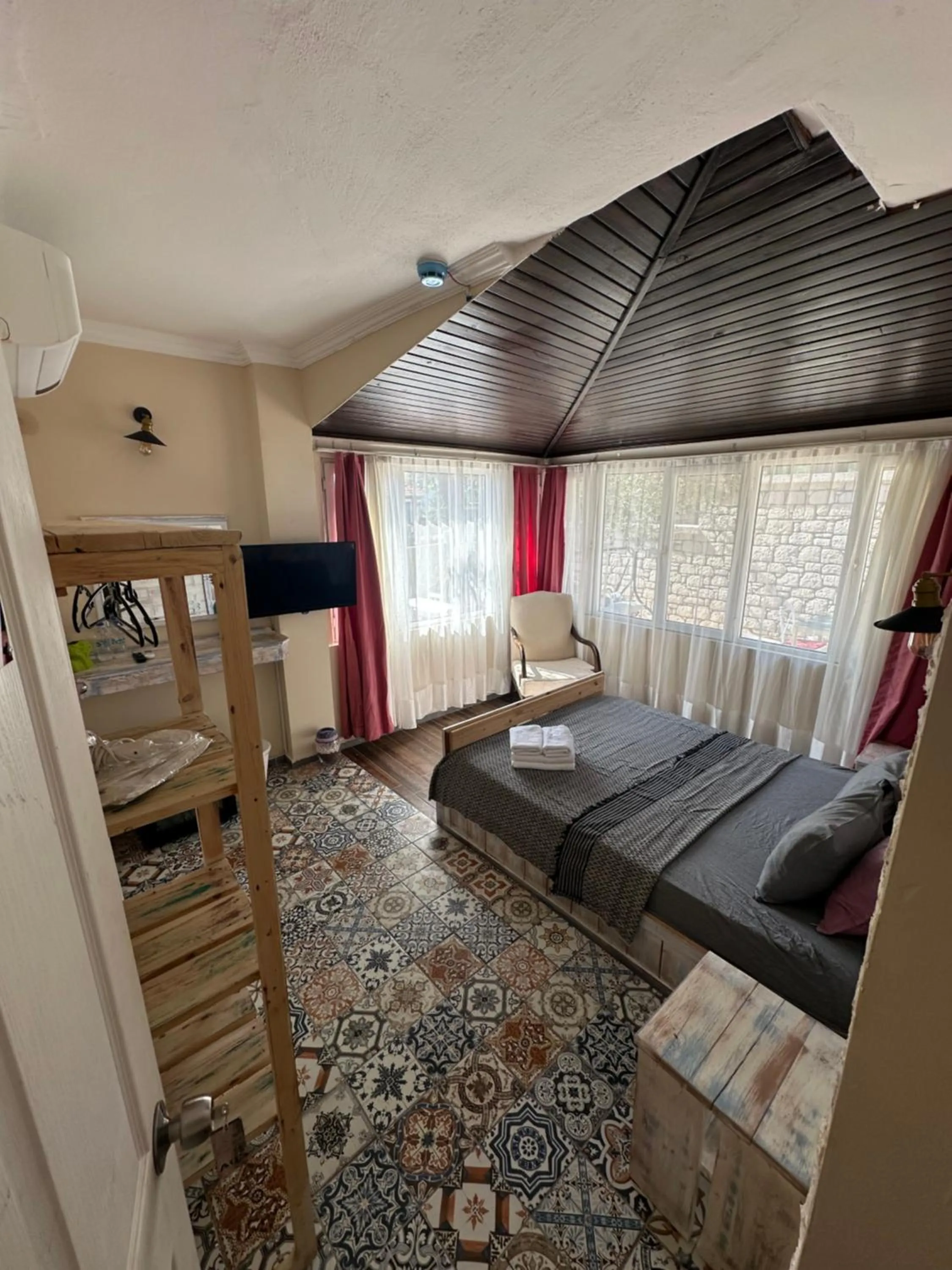 Photo of the whole room, Bed in Kekik Alaçatı Otel