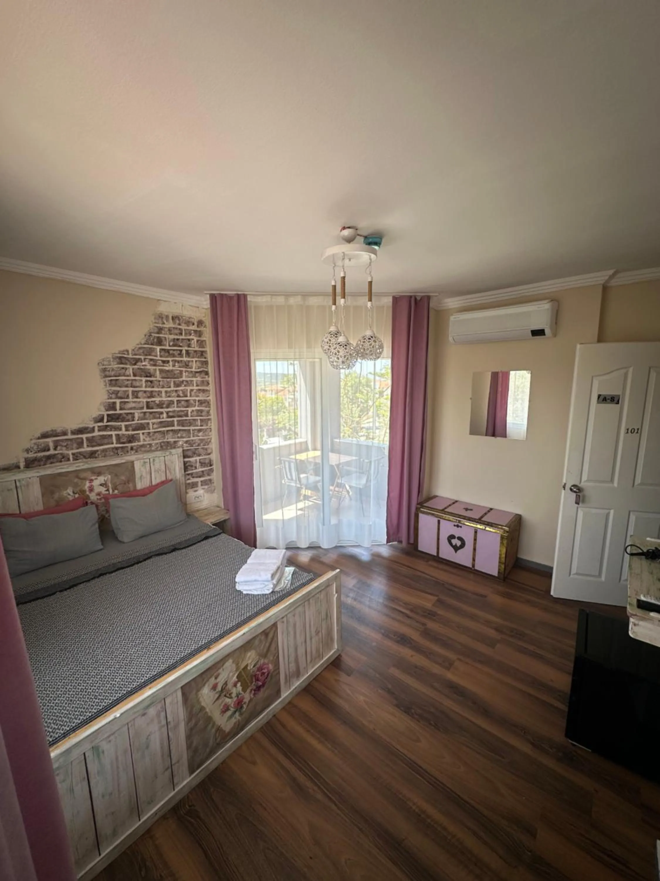 Bed in Kekik Alaçatı Otel