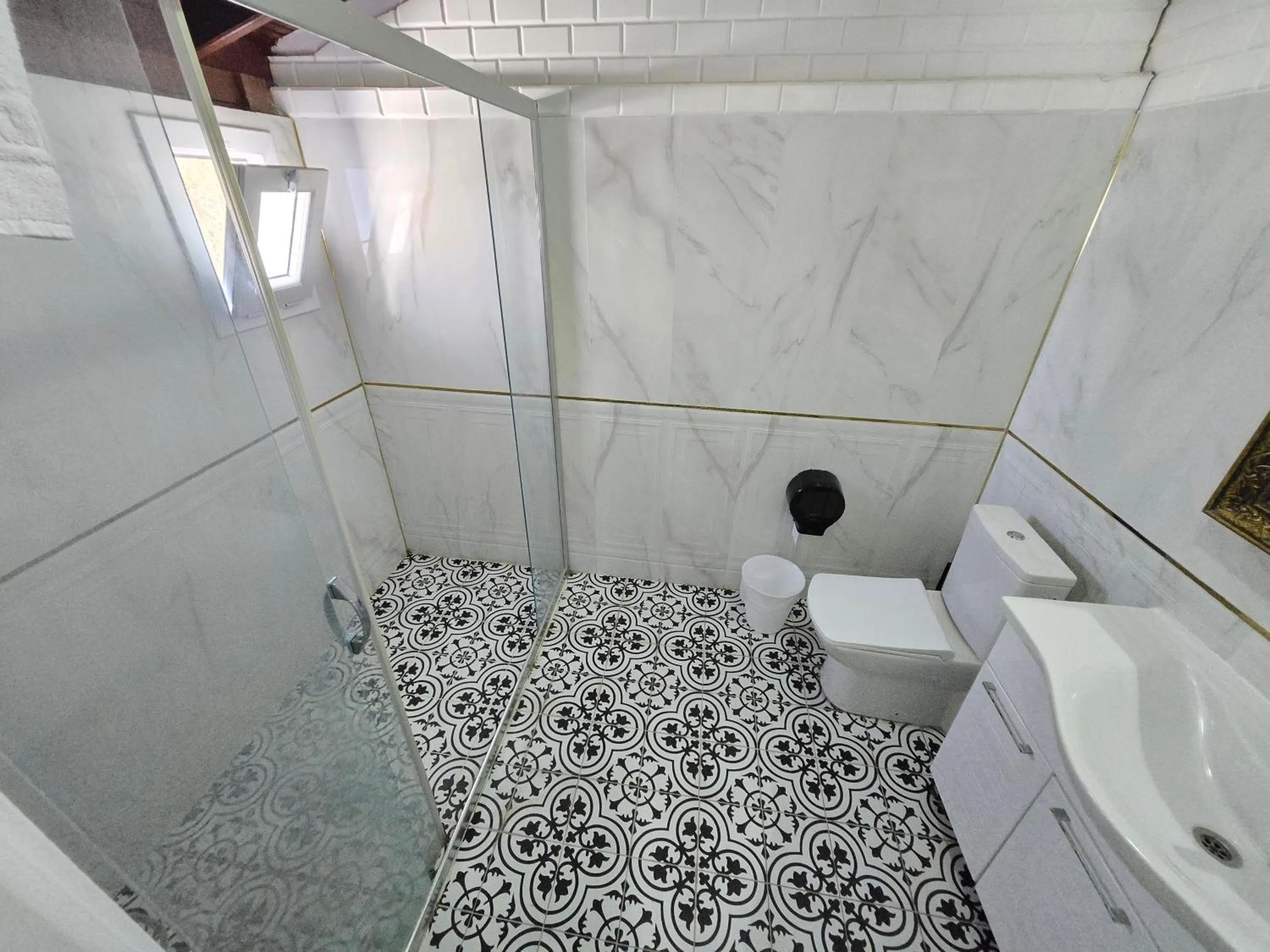 Shower in Kekik Alaçatı Otel