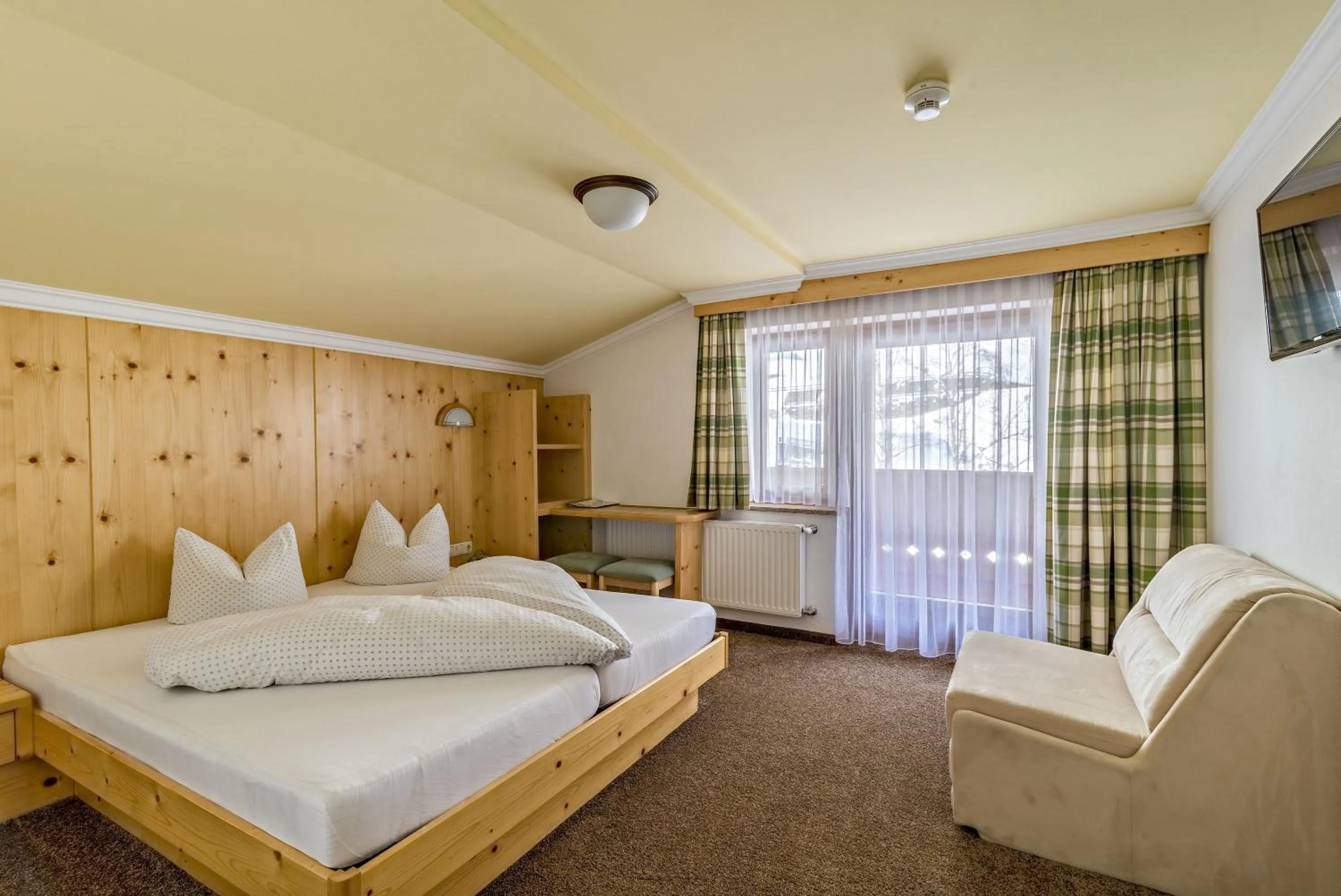 Photo of the whole room, Bed in Hotel Enzian Paznaun