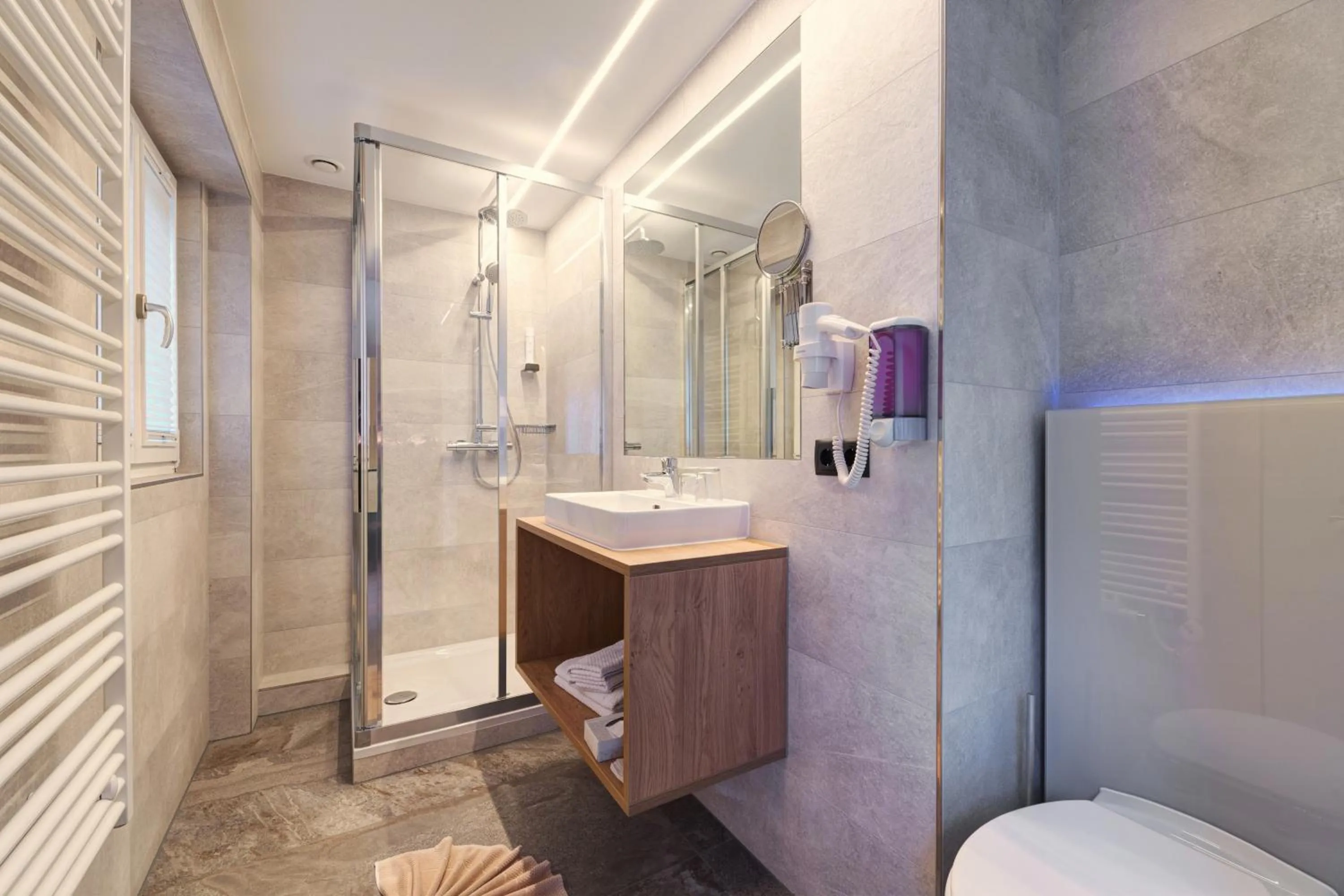 Bathroom in Hotel Enzian Paznaun