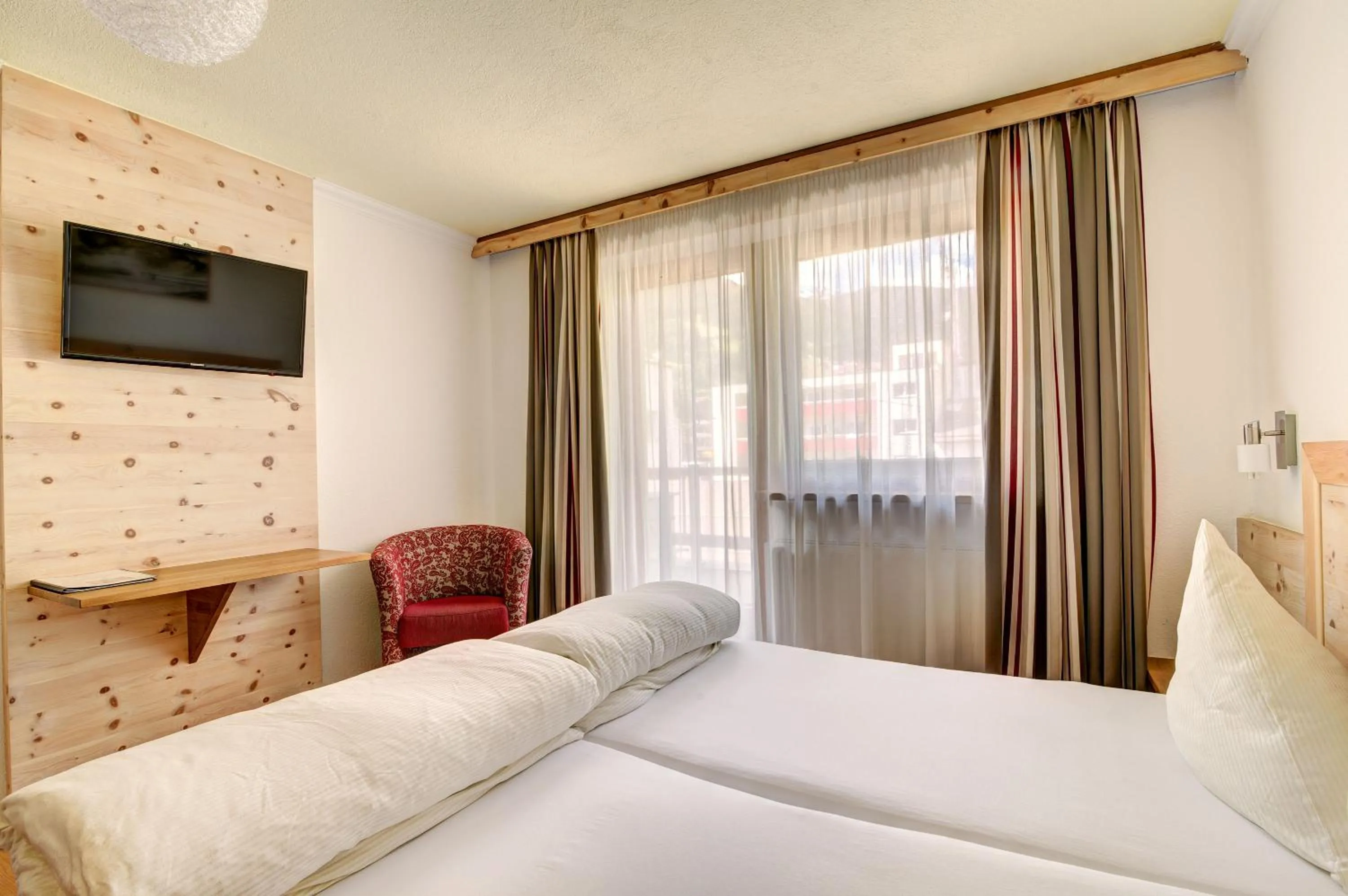 Photo of the whole room, Bed in Hotel Enzian Paznaun