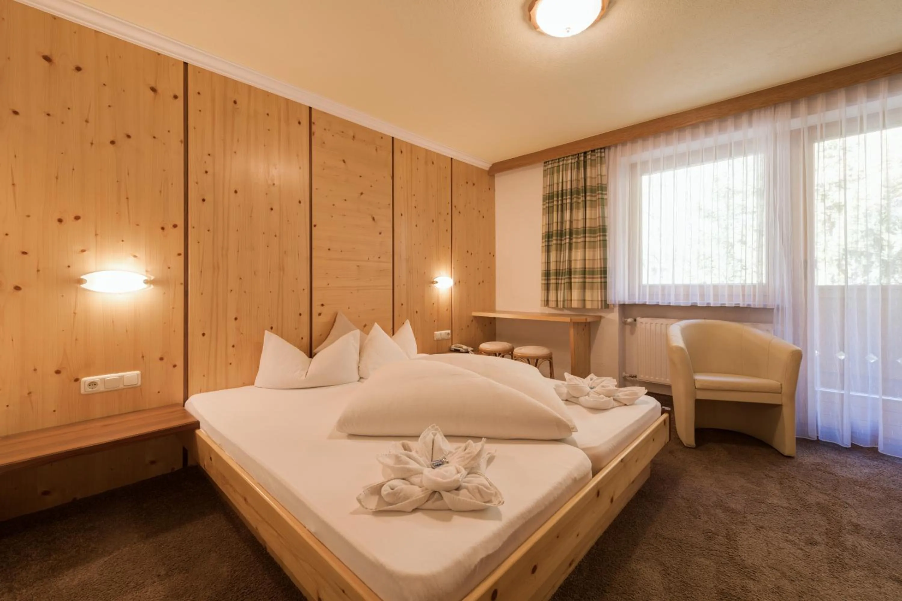 Photo of the whole room, Bed in Hotel Enzian Paznaun