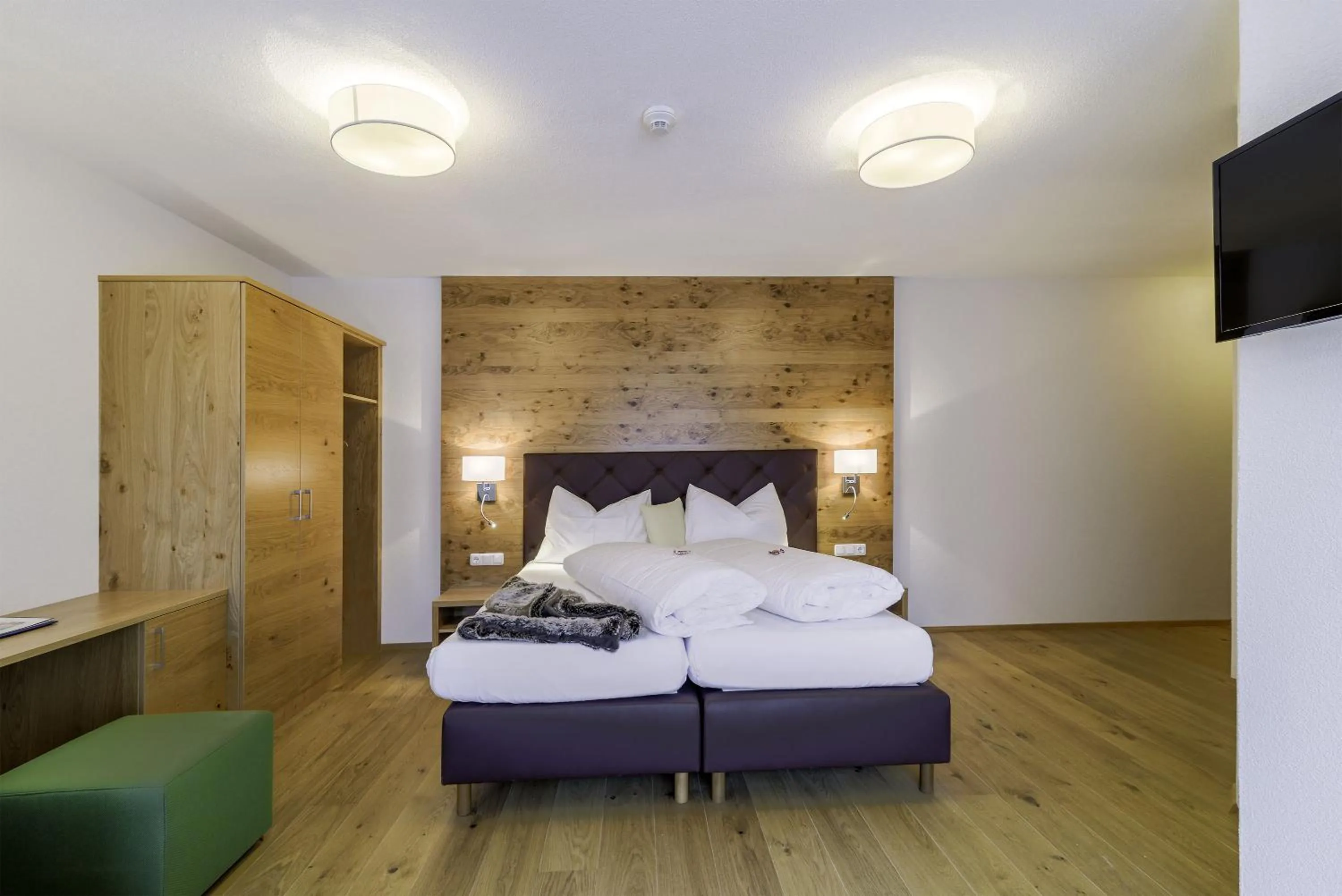 Photo of the whole room, Bed in Hotel Enzian Paznaun