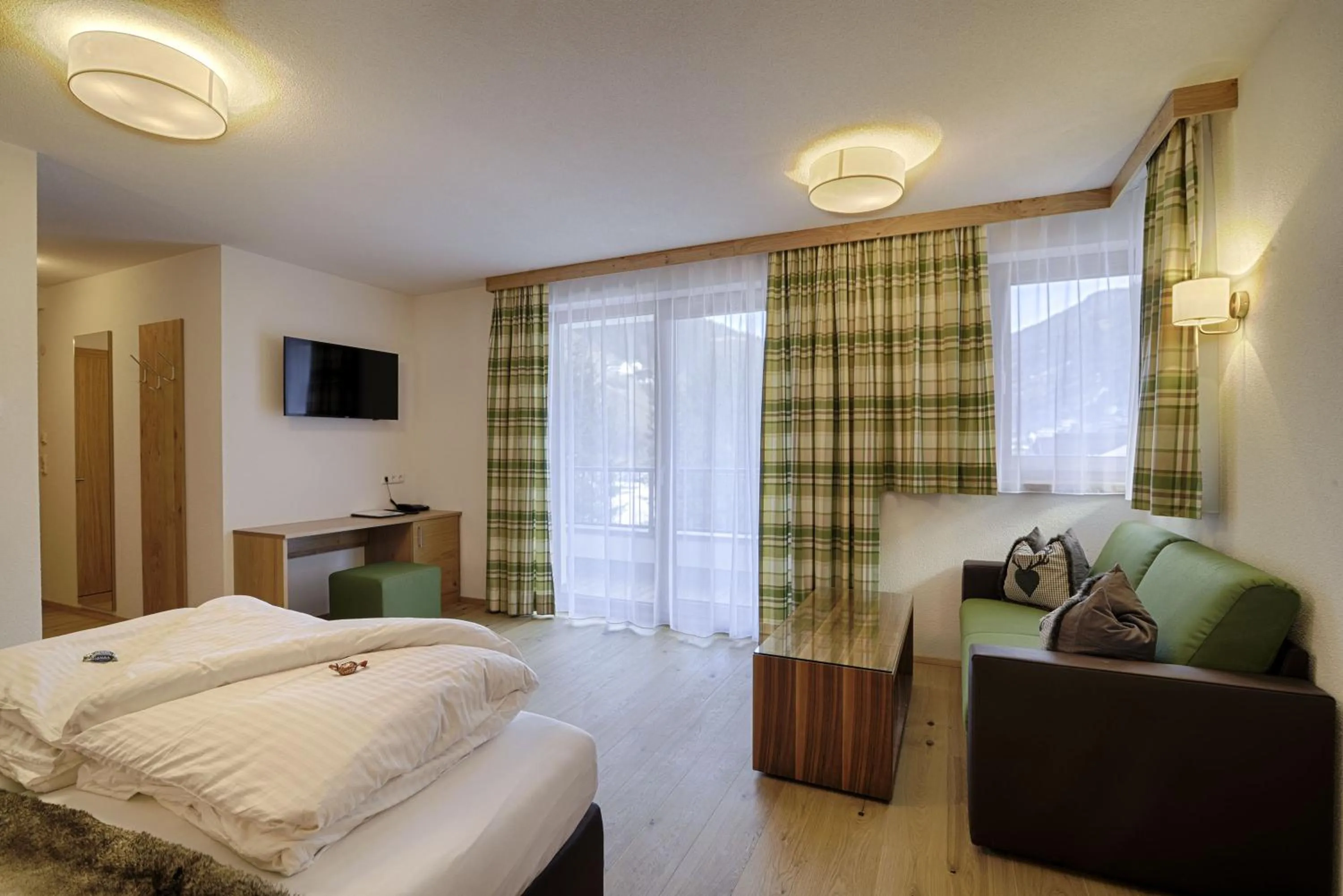 Bedroom, Bed in Hotel Enzian Paznaun