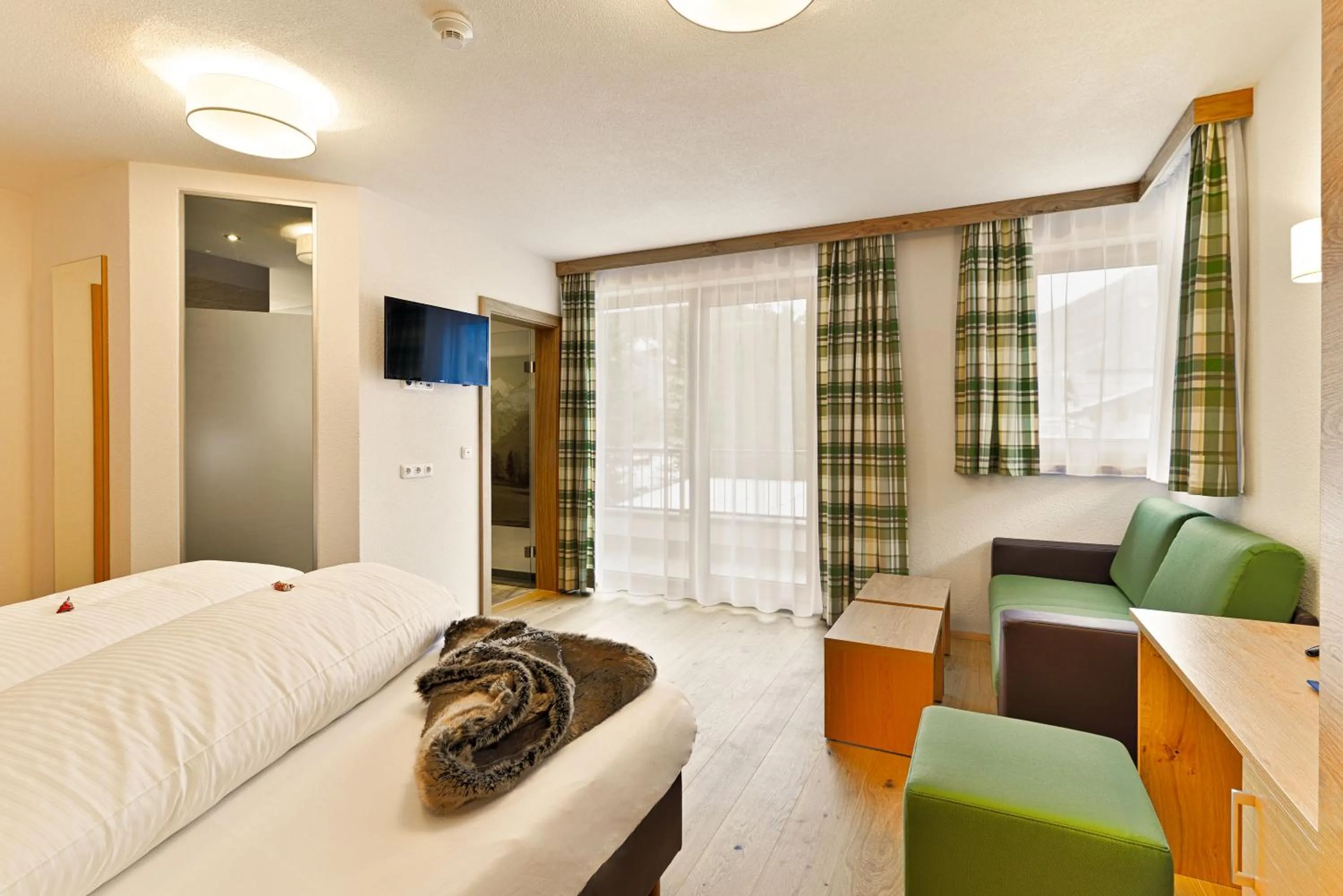 Photo of the whole room, Bed in Hotel Enzian Paznaun