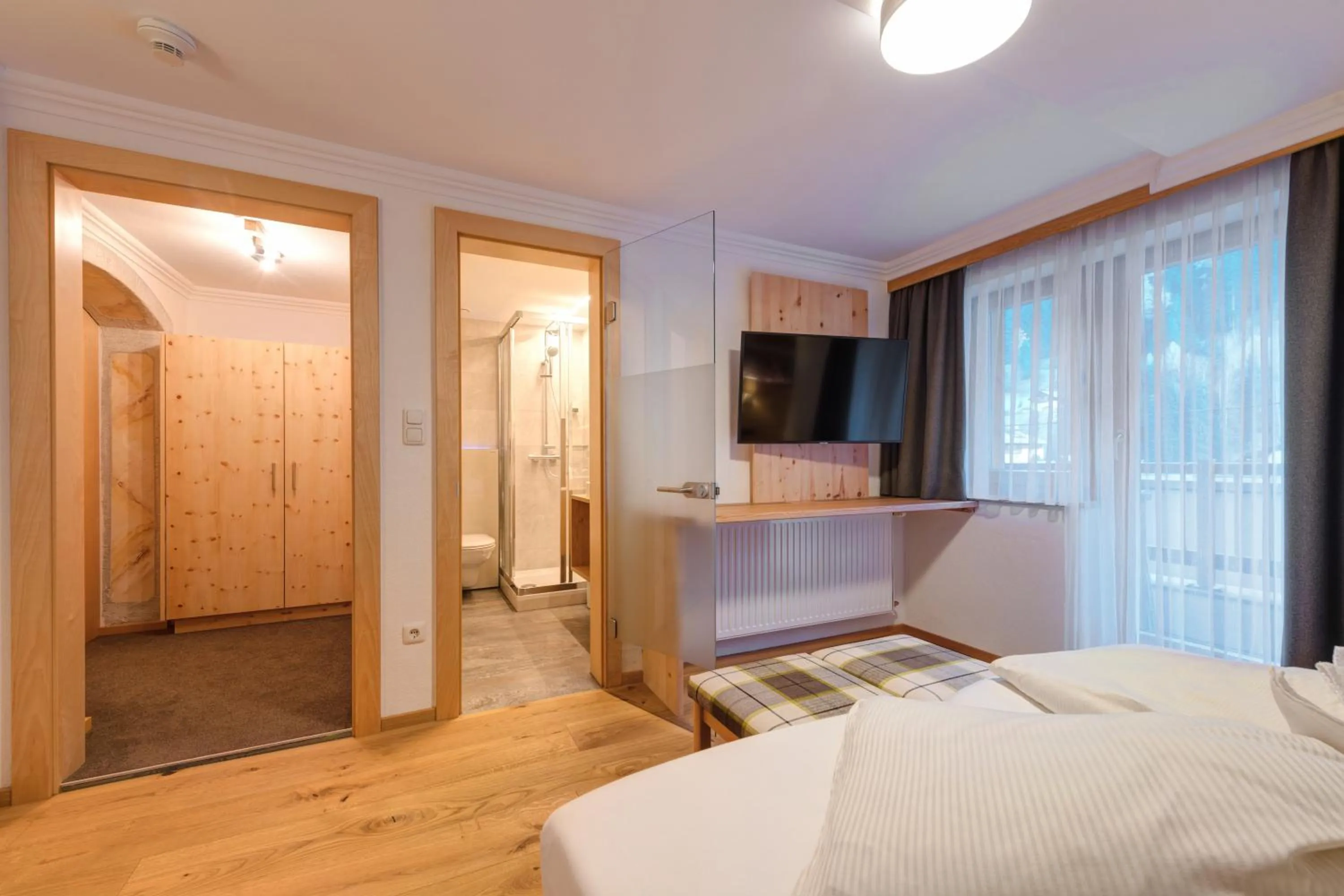 Photo of the whole room, Bed in Hotel Enzian Paznaun