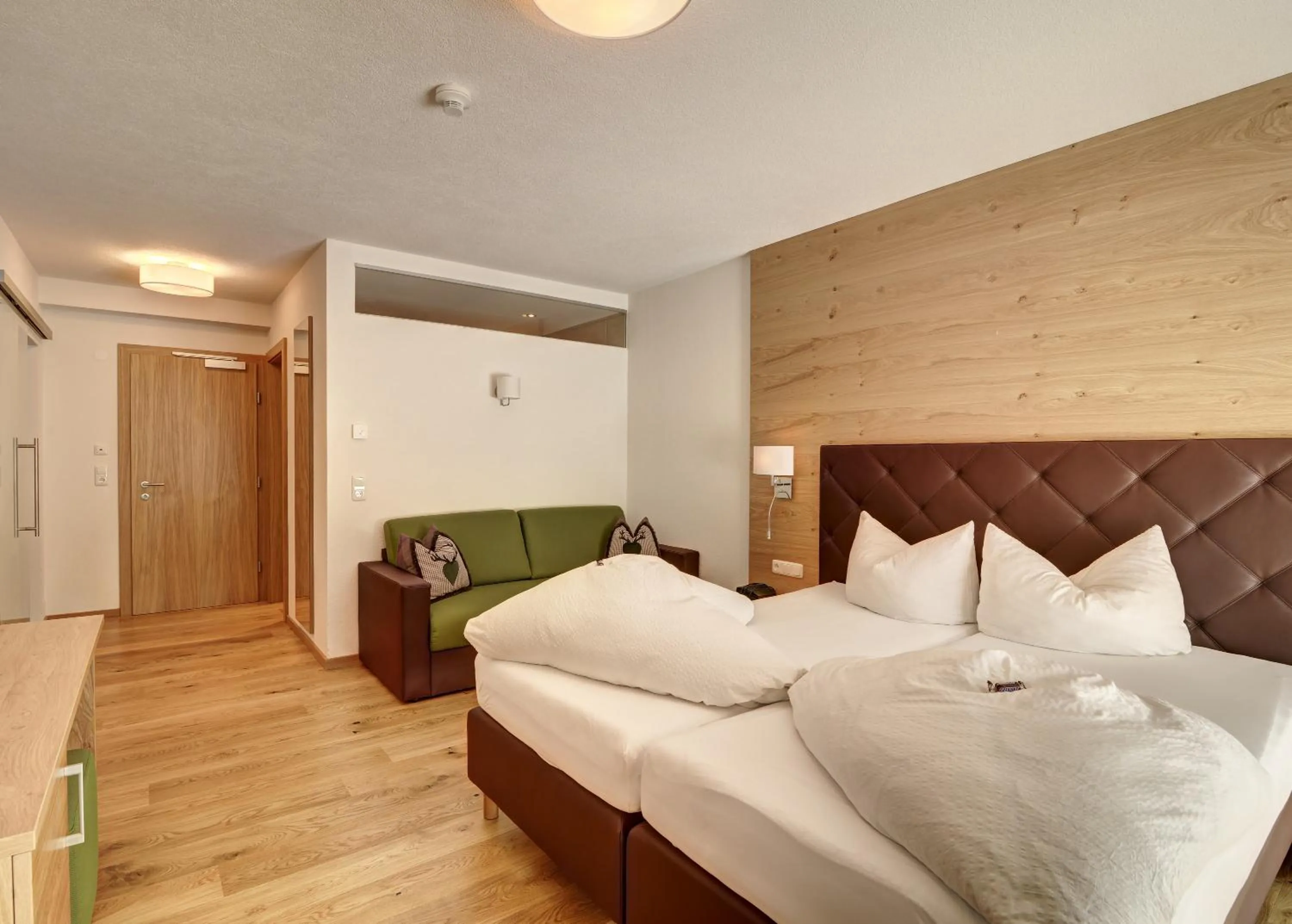 Bedroom, Bed in Hotel Enzian Paznaun