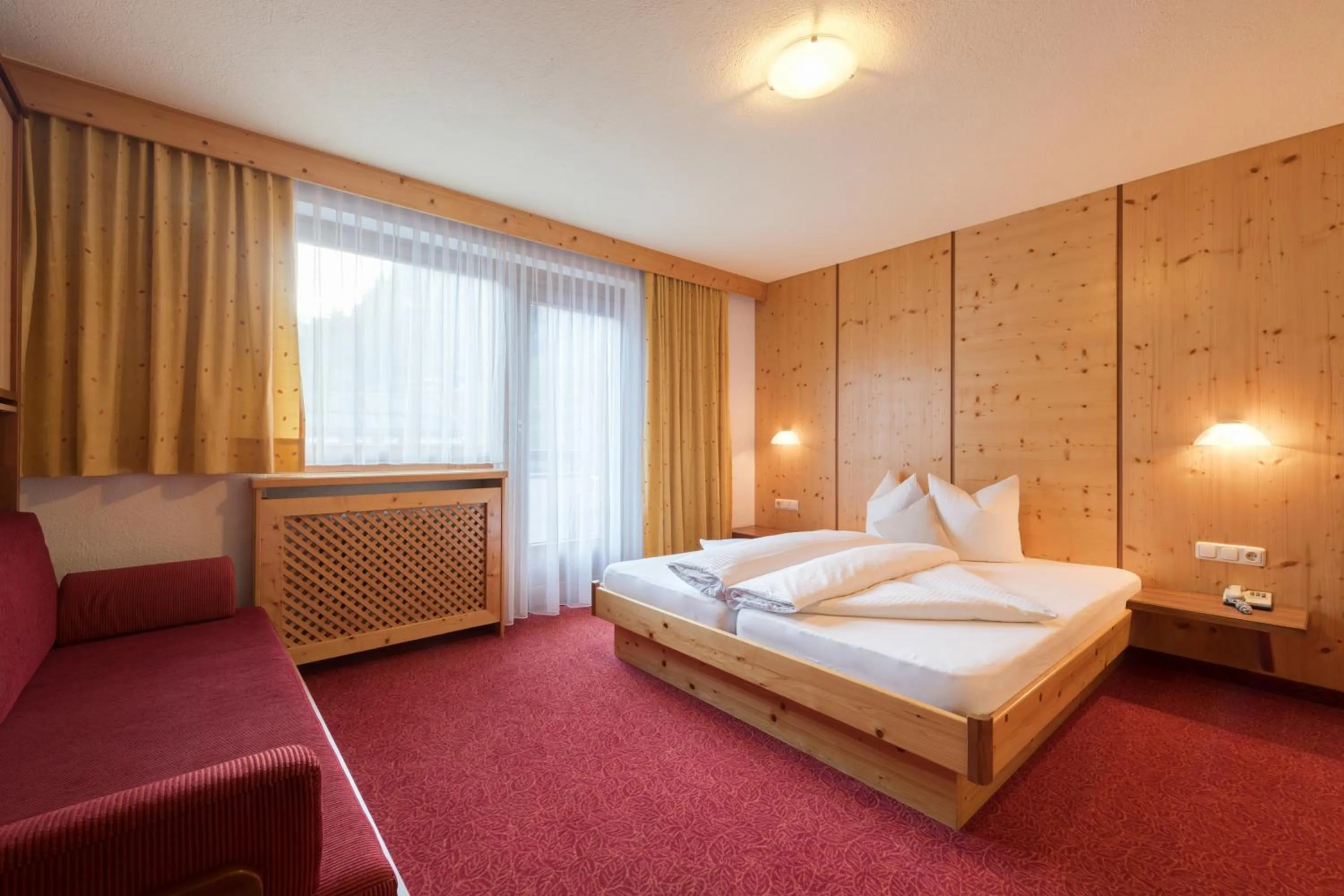 Photo of the whole room, Bed in Hotel Enzian Paznaun