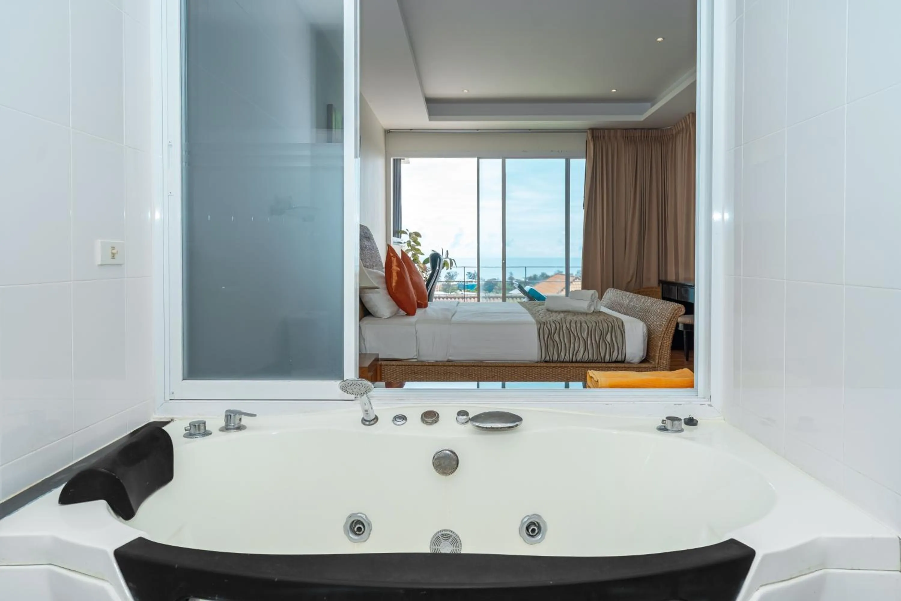 Bathroom, Bed in Hillside Seaview Residence