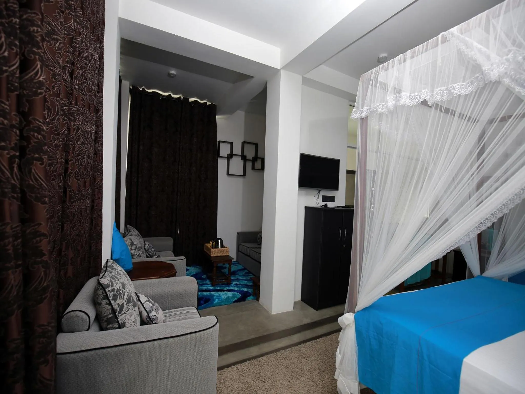 Bedroom, Bed in Crystal Oceanic