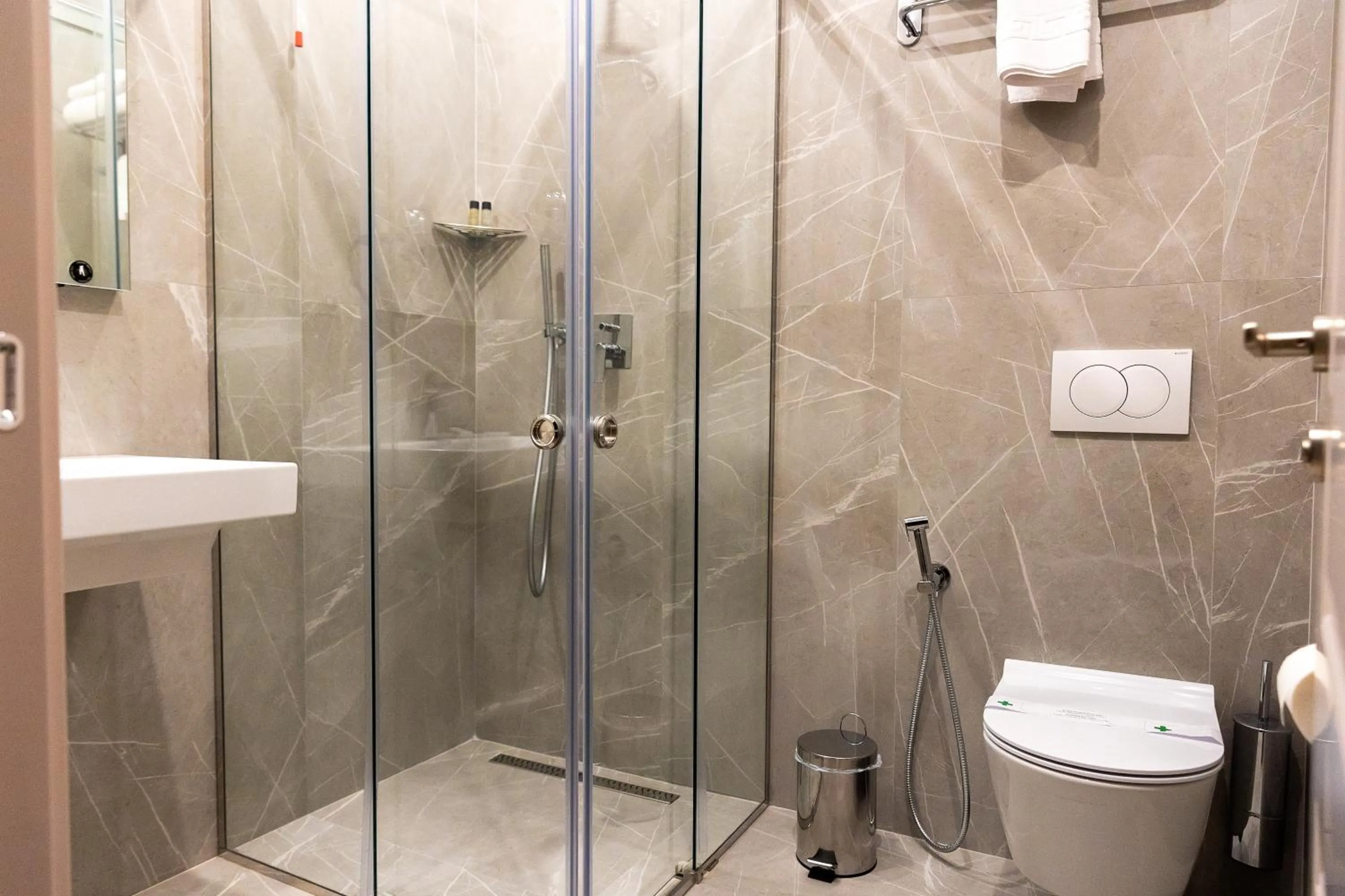 Shower in Hotel Vila 101-New Bazaar