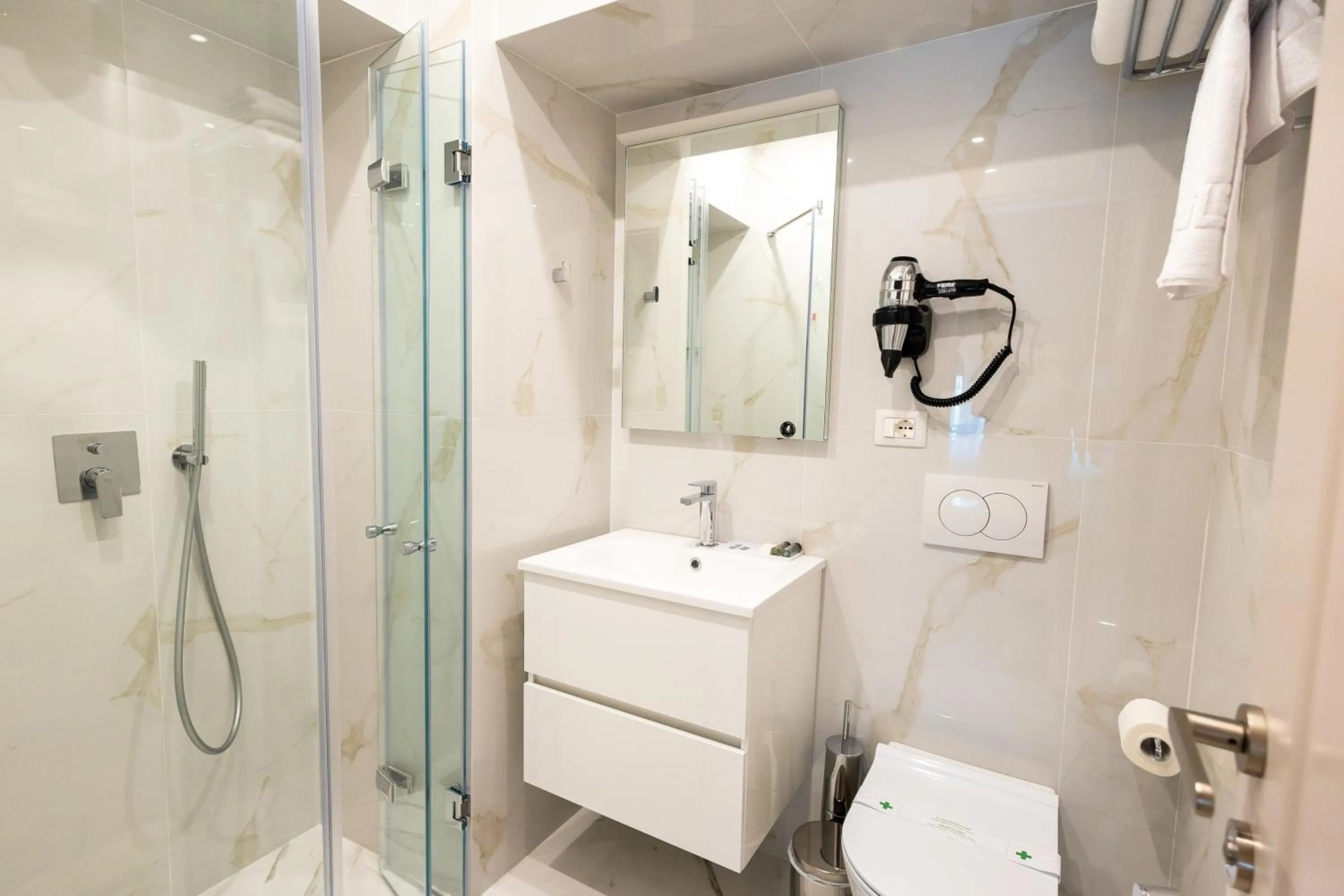 Shower in Hotel Vila 101-New Bazaar