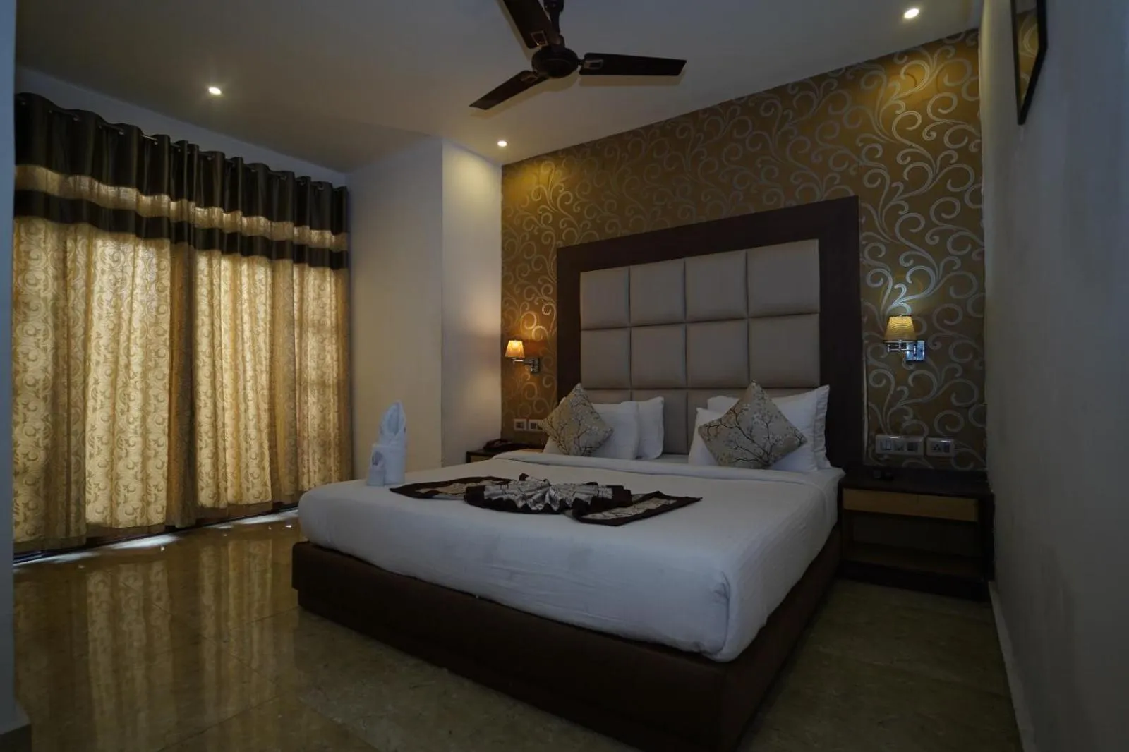 Bedroom, Bed in Terrace Valley Hotel