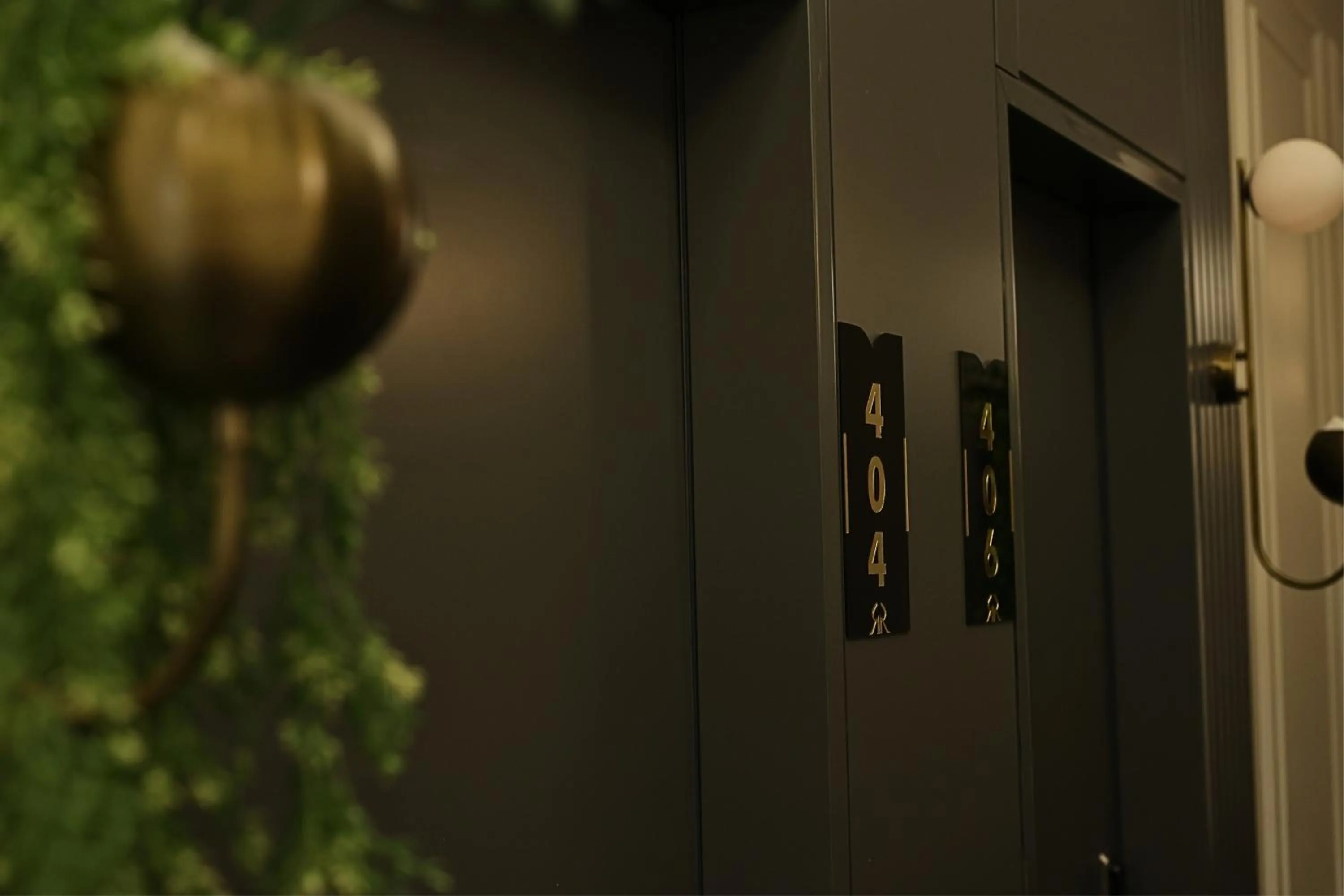 Decorative detail in Ren Business Hotel