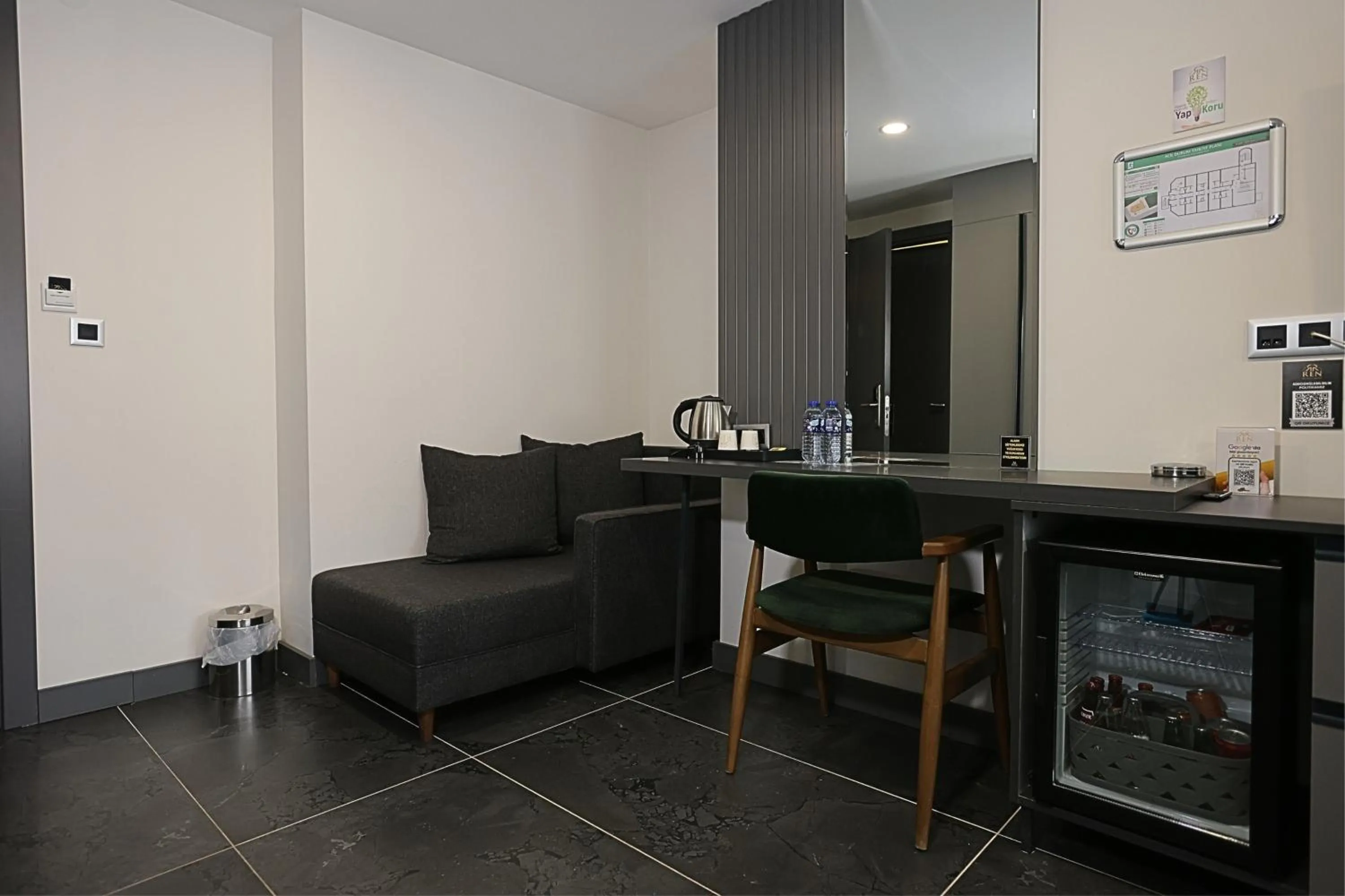 Seating area in Ren Business Hotel