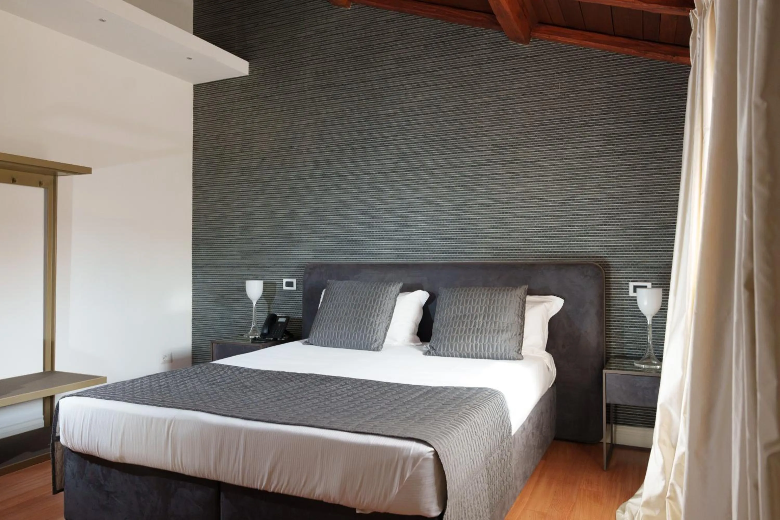 Bed in The Place 217