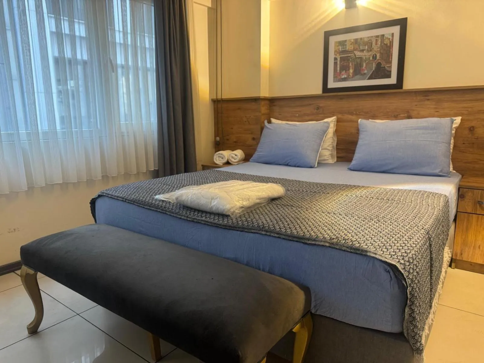 Photo of the whole room, Bed in The balo pera hotel