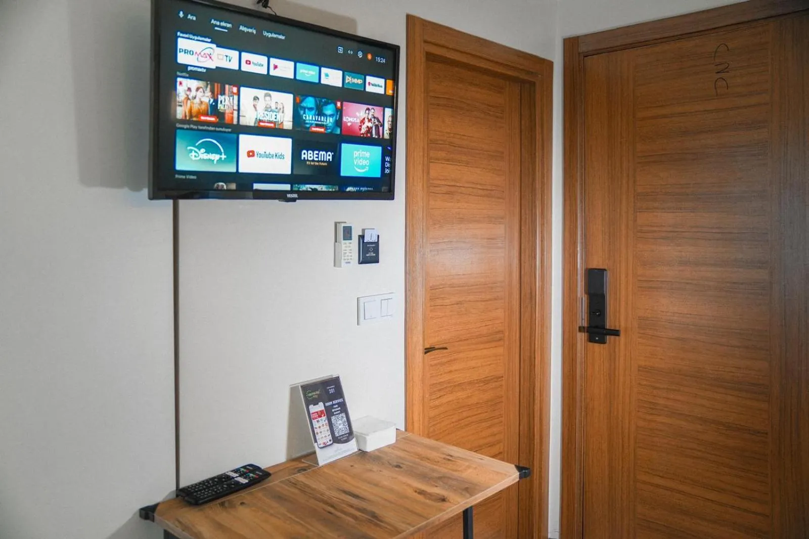 Communal lounge/ TV room in The balo pera hotel