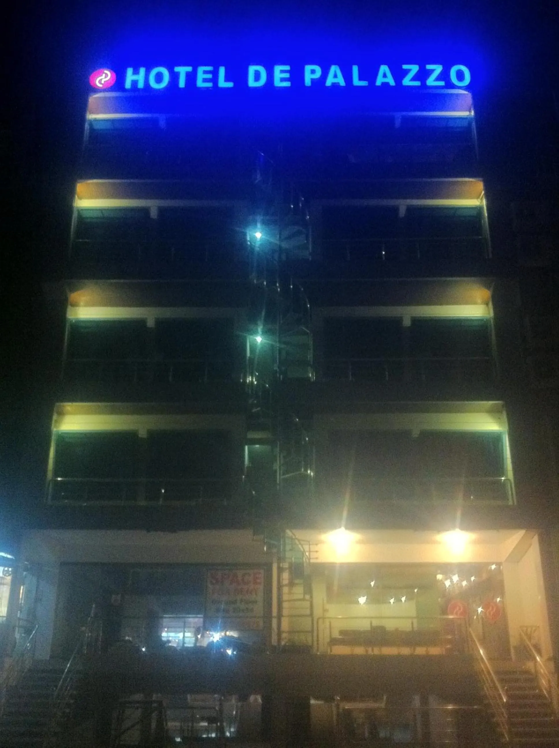 Facade/entrance in Hotel de Palazzo