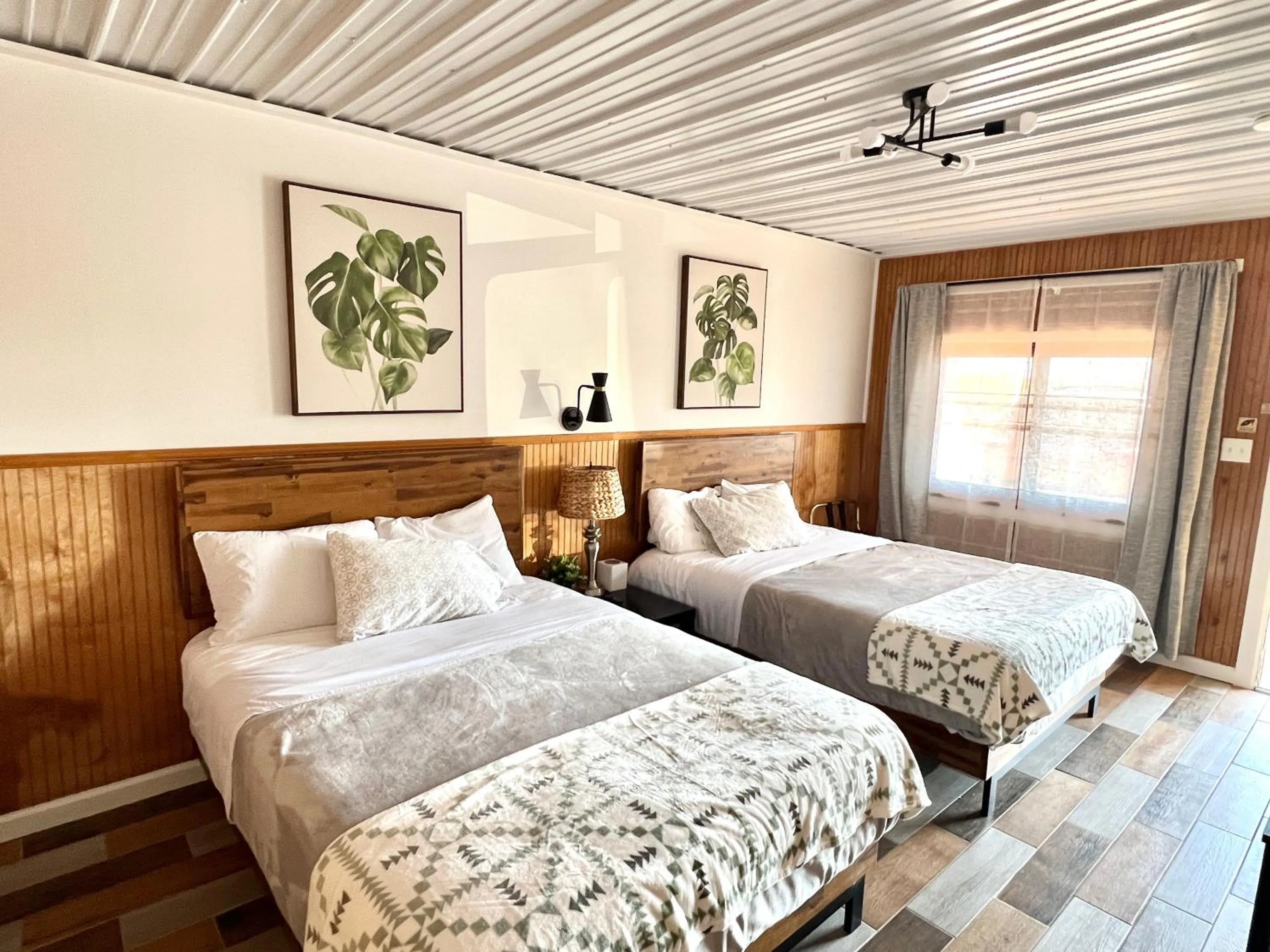 Bed in High Point Mountain Motel