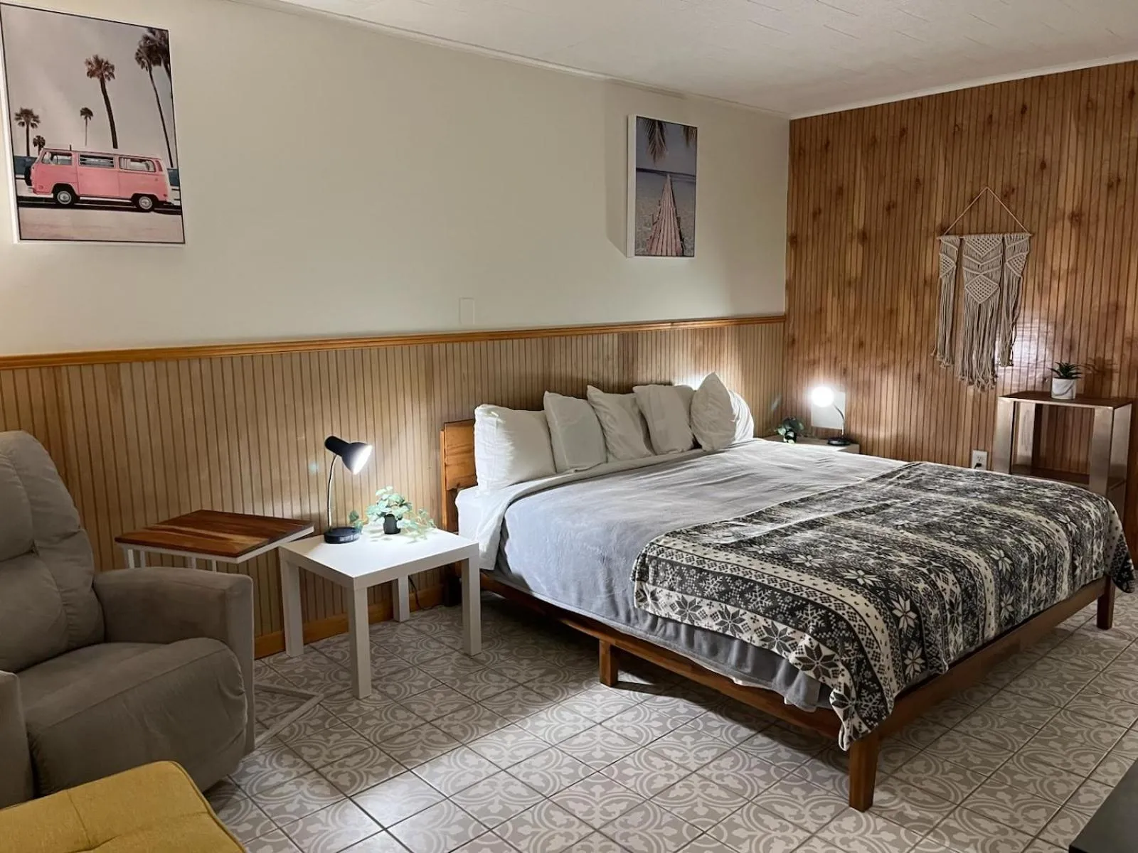 Bed in High Point Mountain Motel