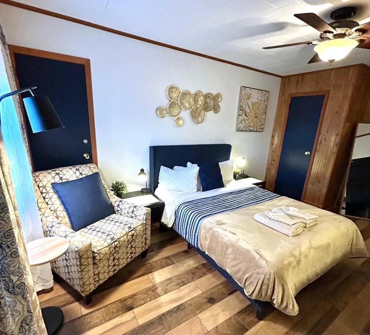 Bed in High Point Mountain Motel