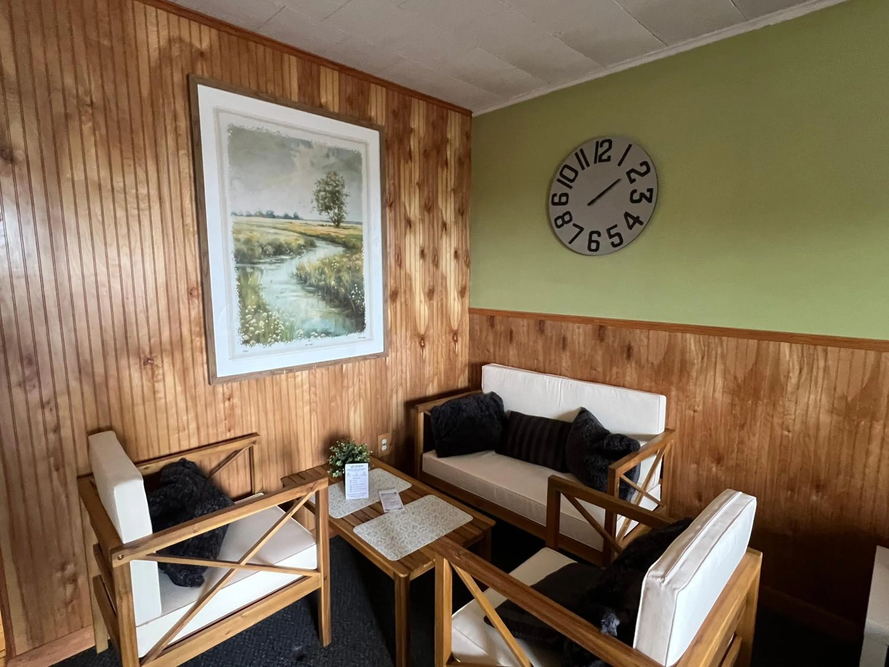 Seating area in High Point Mountain Motel
