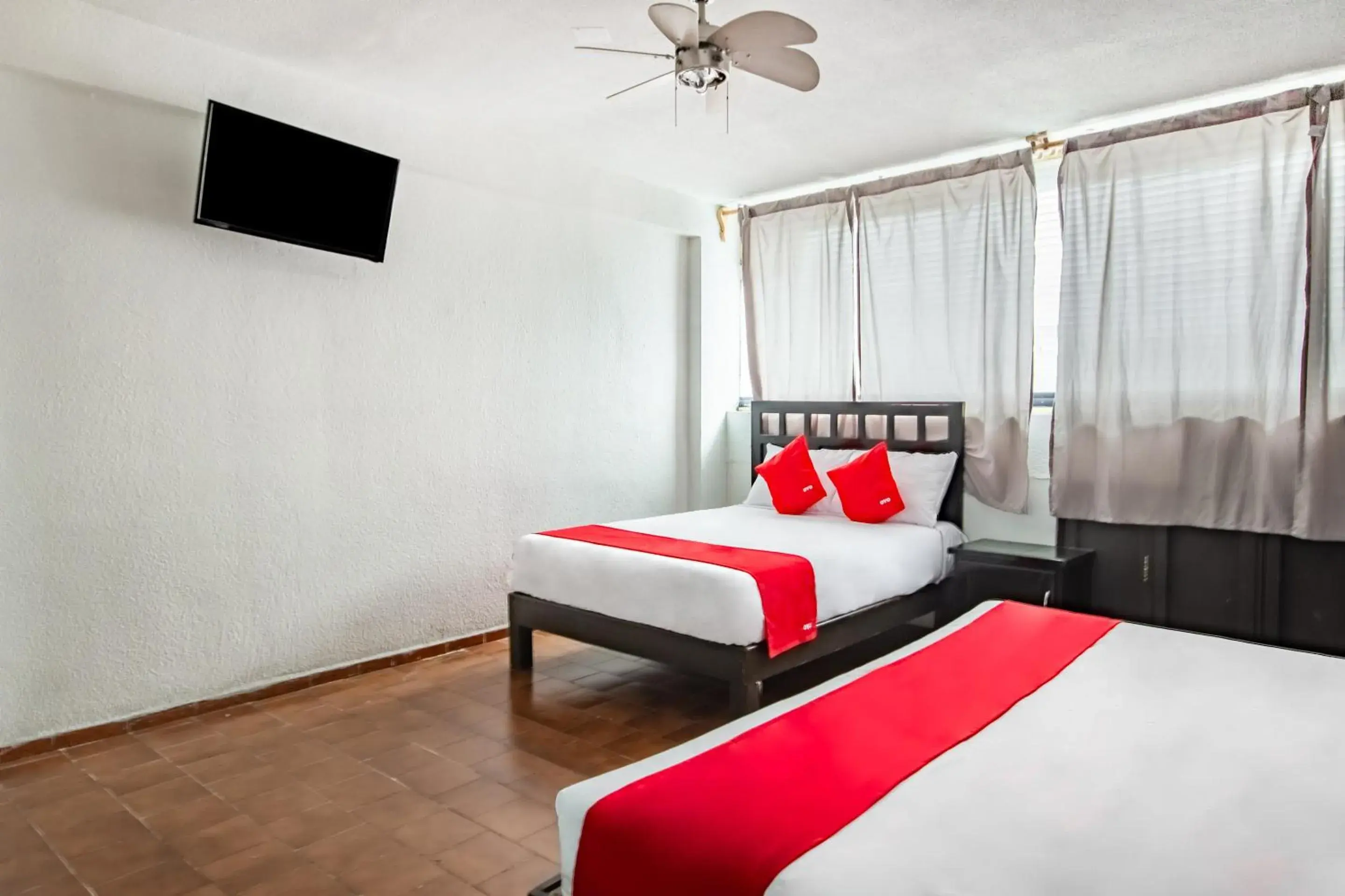 Standard Quadruple Room in OYO Hotel Halley Standard Quadruple Room in OYO Hotel Halley