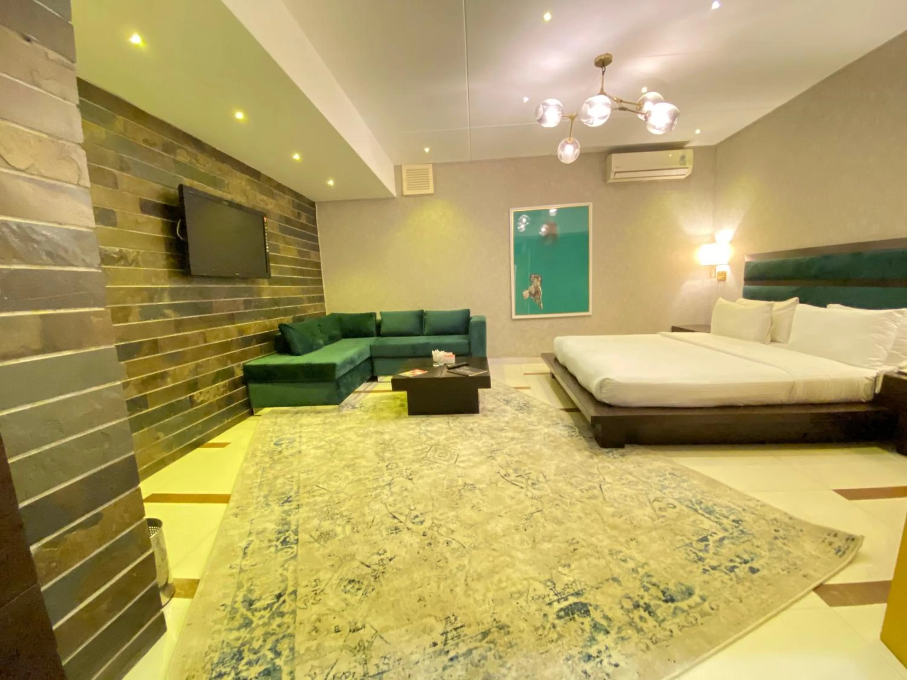 Bed in Lahore Continental Hotel