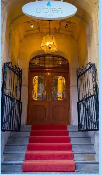 Swimming pool in DoubleTree by Hilton Hotel & Spa Liverpool