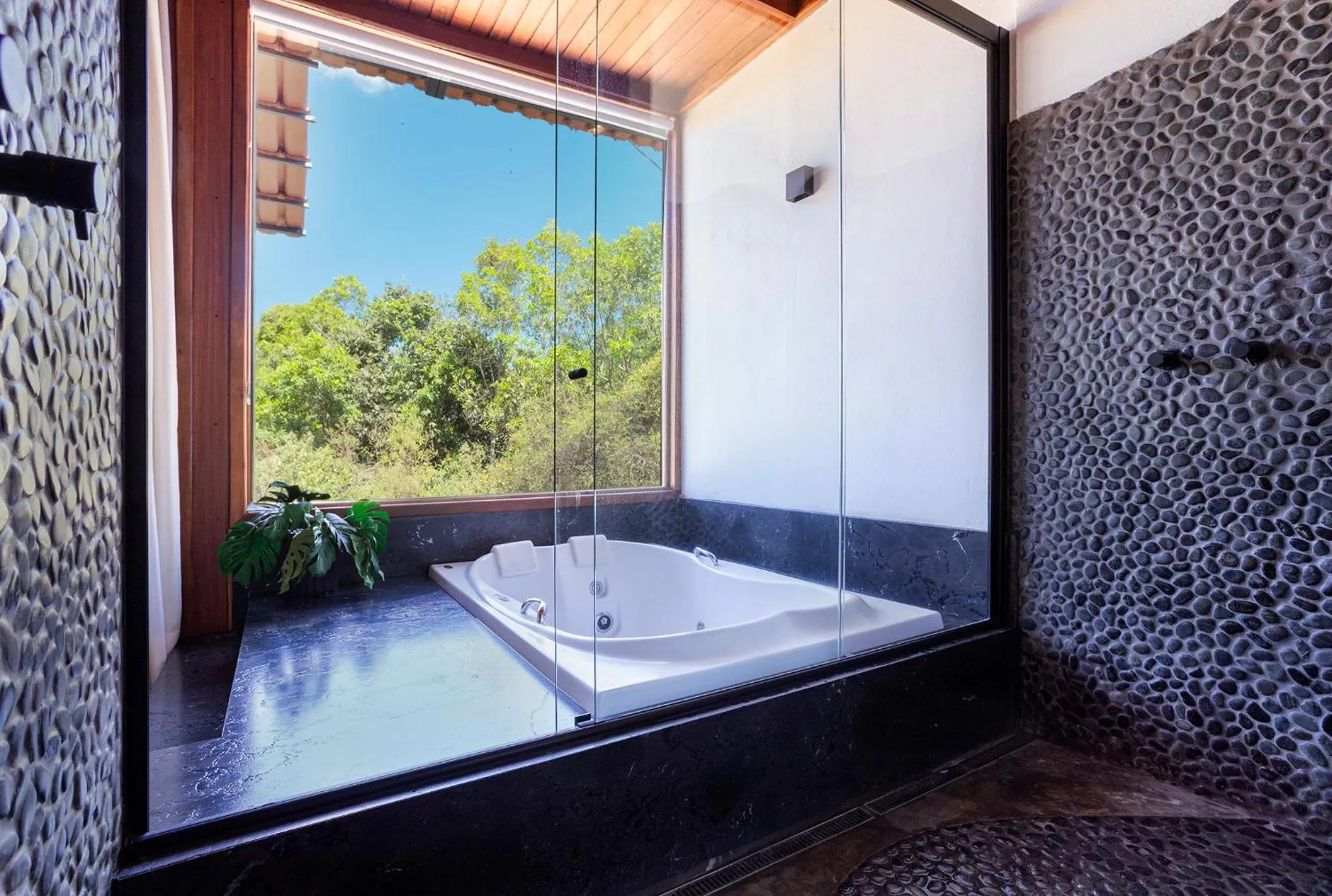 Shower in Pousada Vereda da Serra