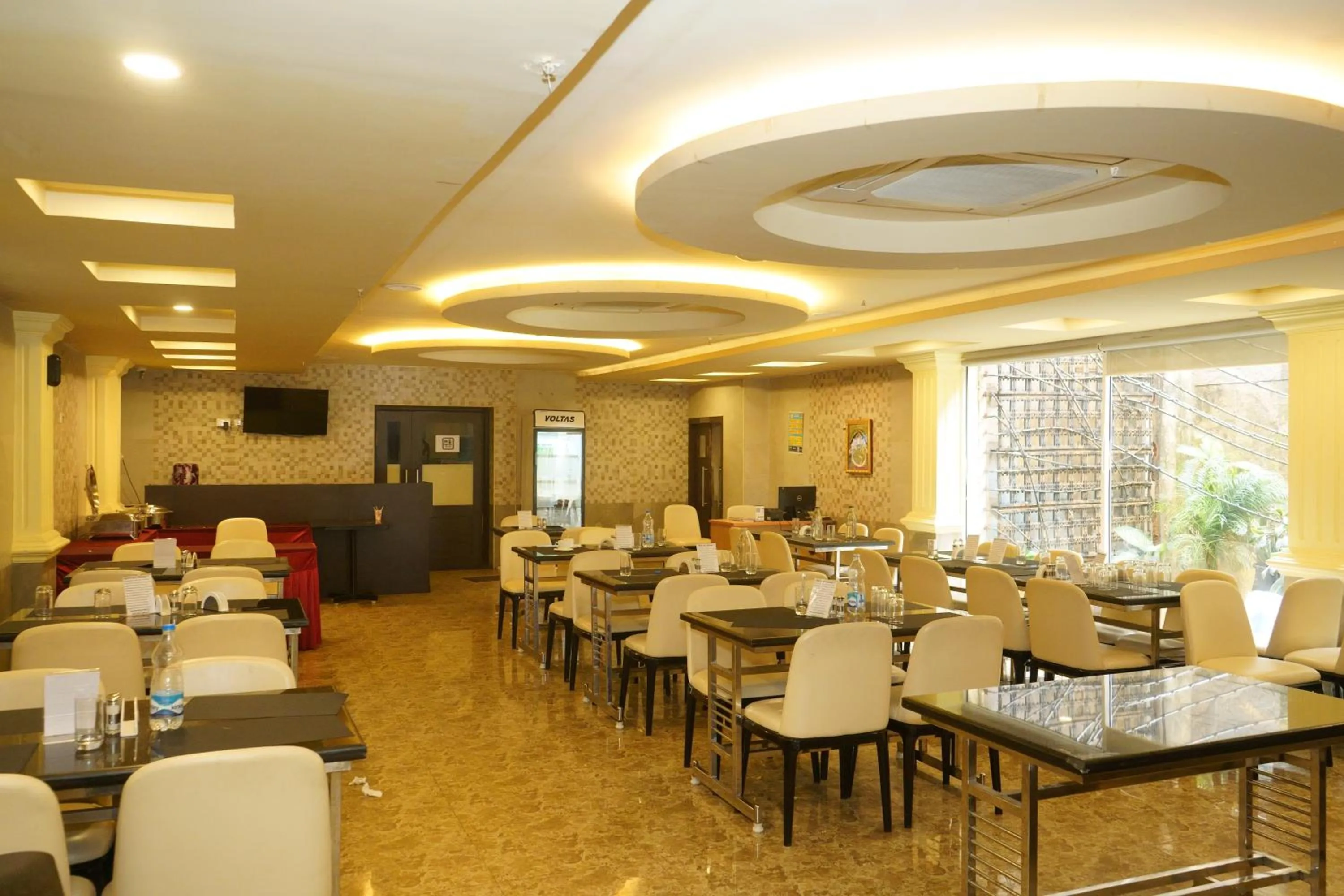 Restaurant/places to eat in GEO Hotel