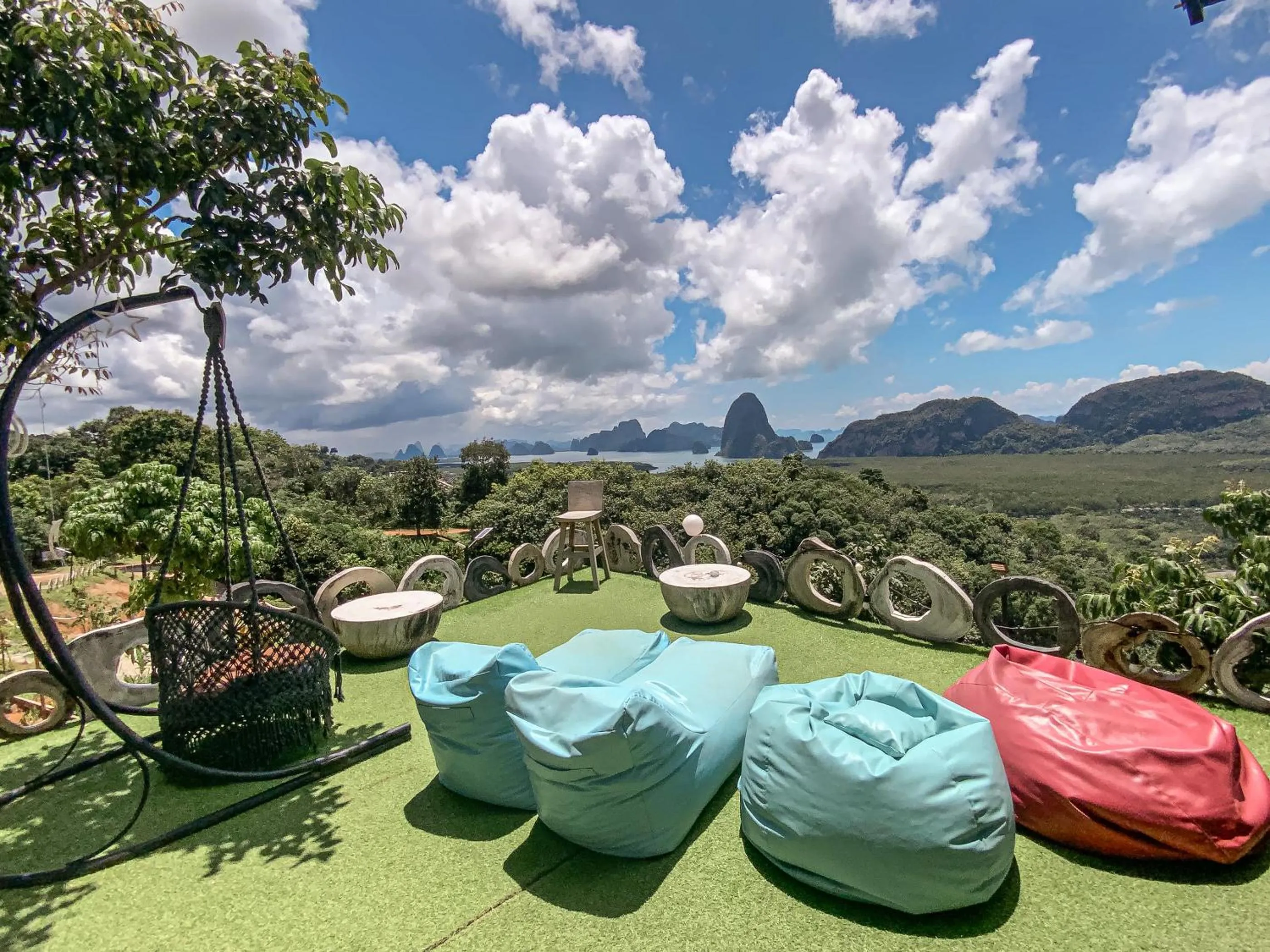 Seating area in Samet Nangshe Goodview