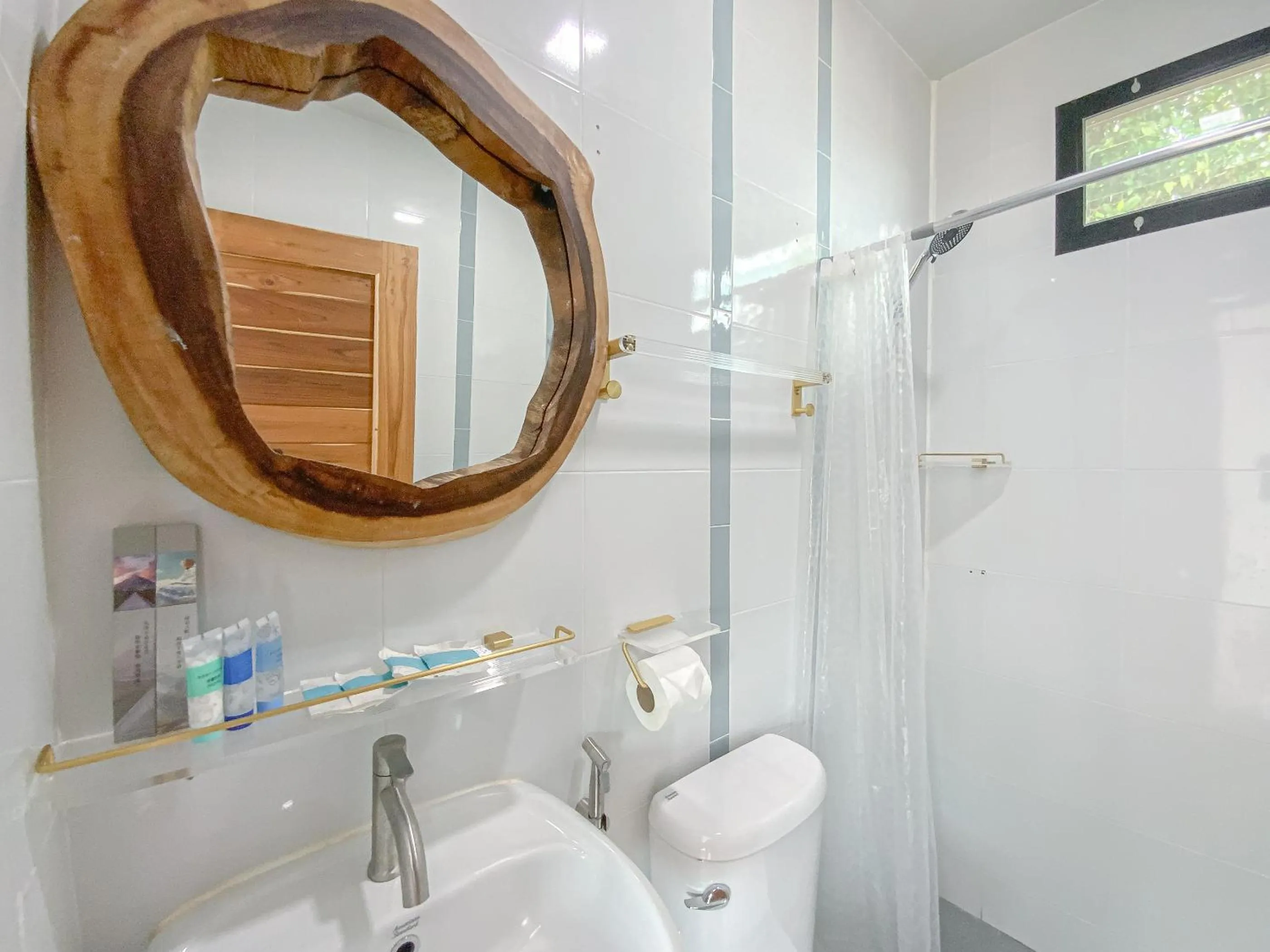 Shower in Samet Nangshe Goodview