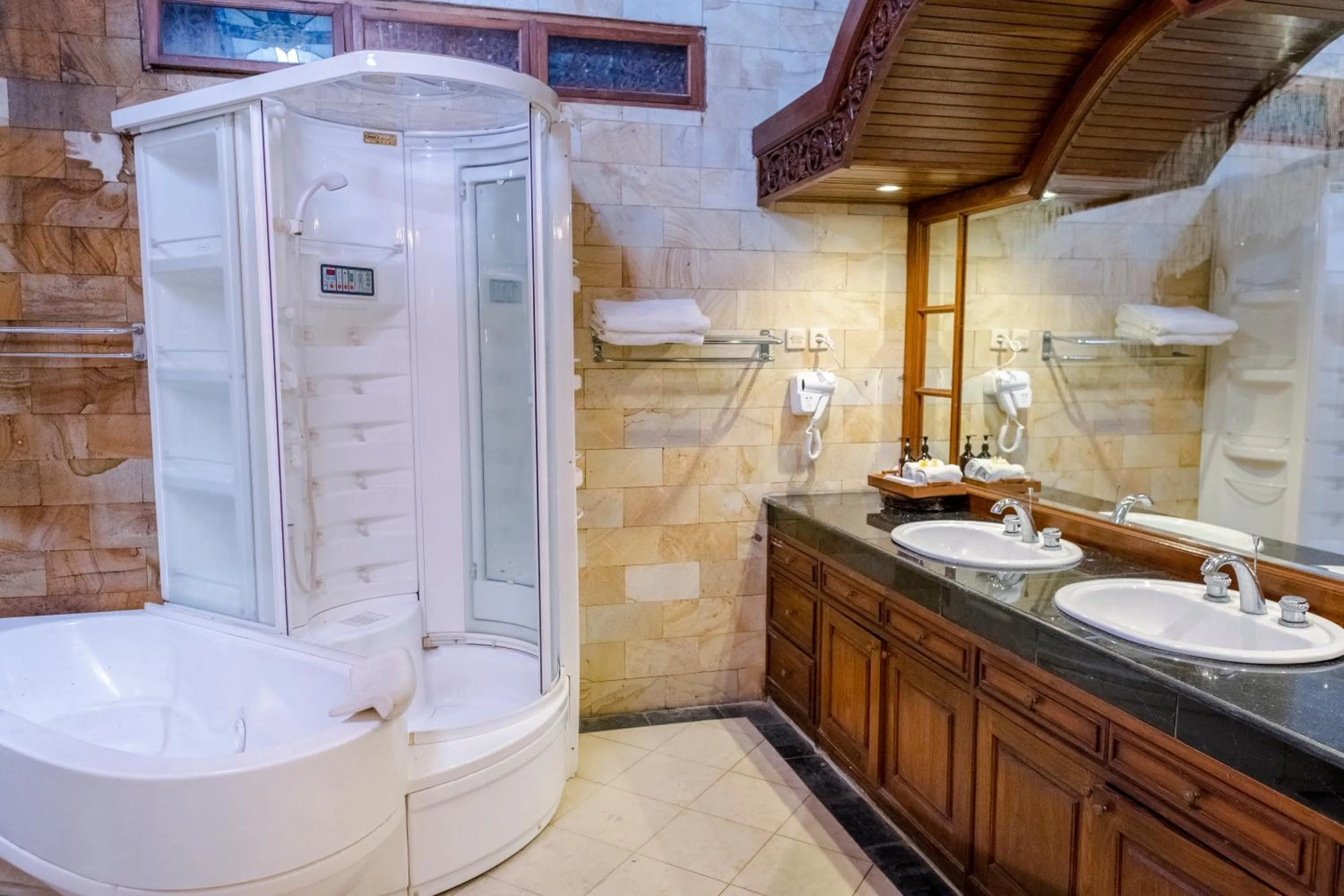 Shower in Rumah Pesik Art & Heritage Hotel