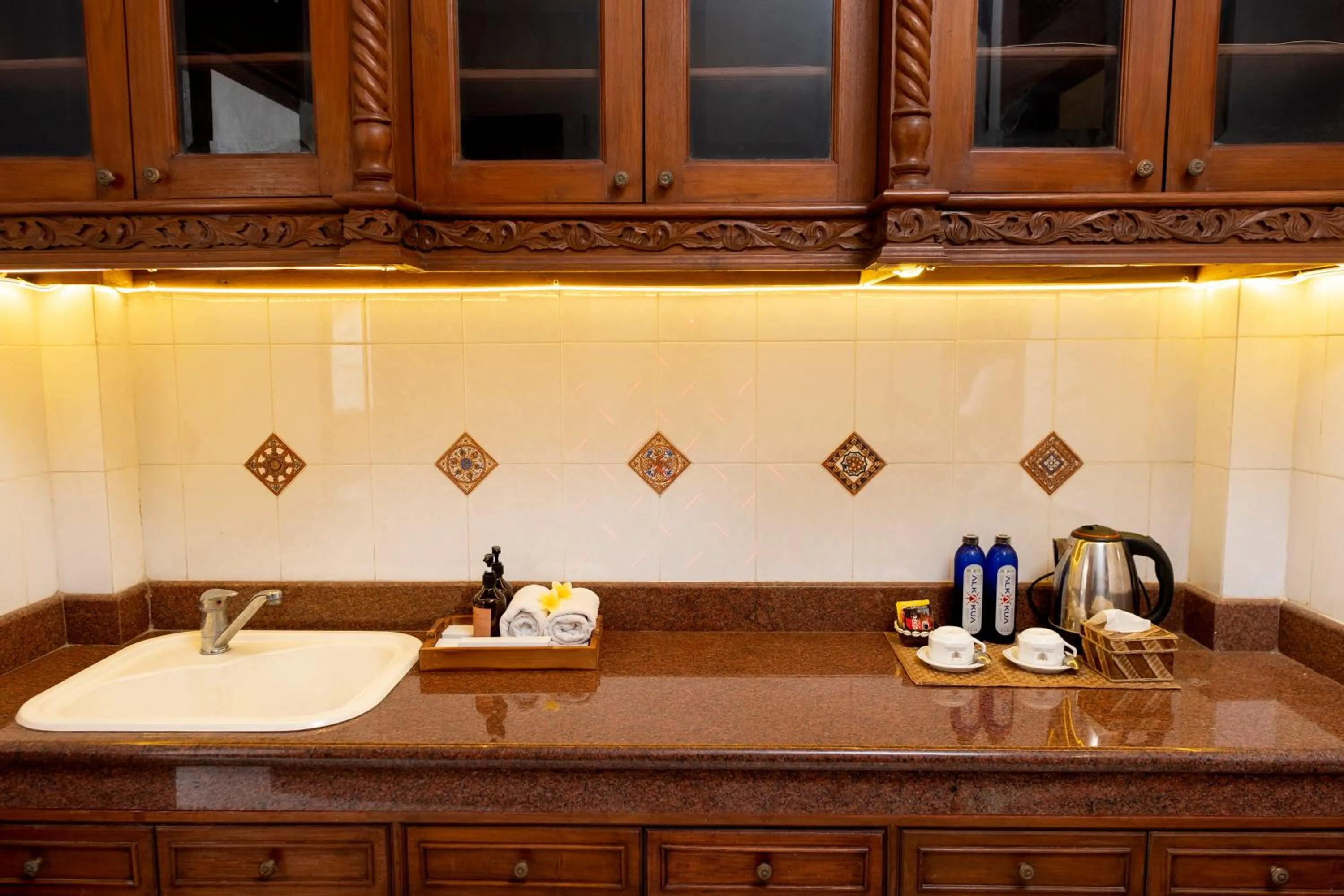 Kitchen or kitchenette in Rumah Pesik Art & Heritage Hotel