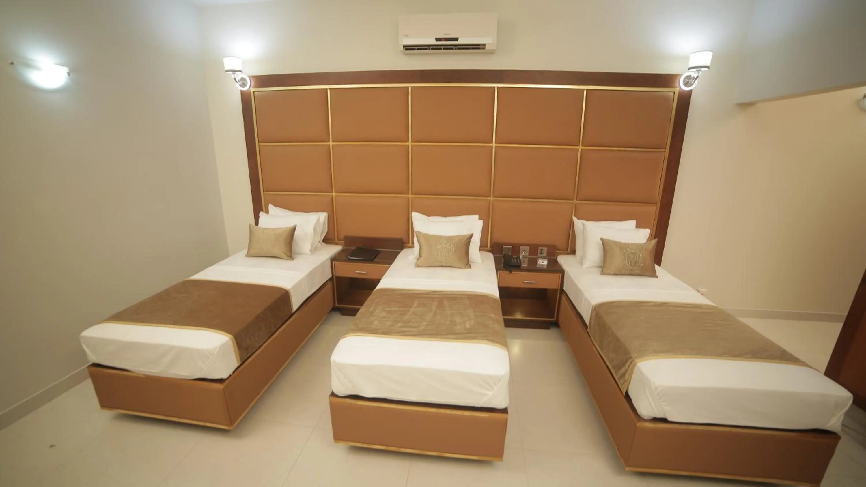 Bed in Four Squares by WI Hotel