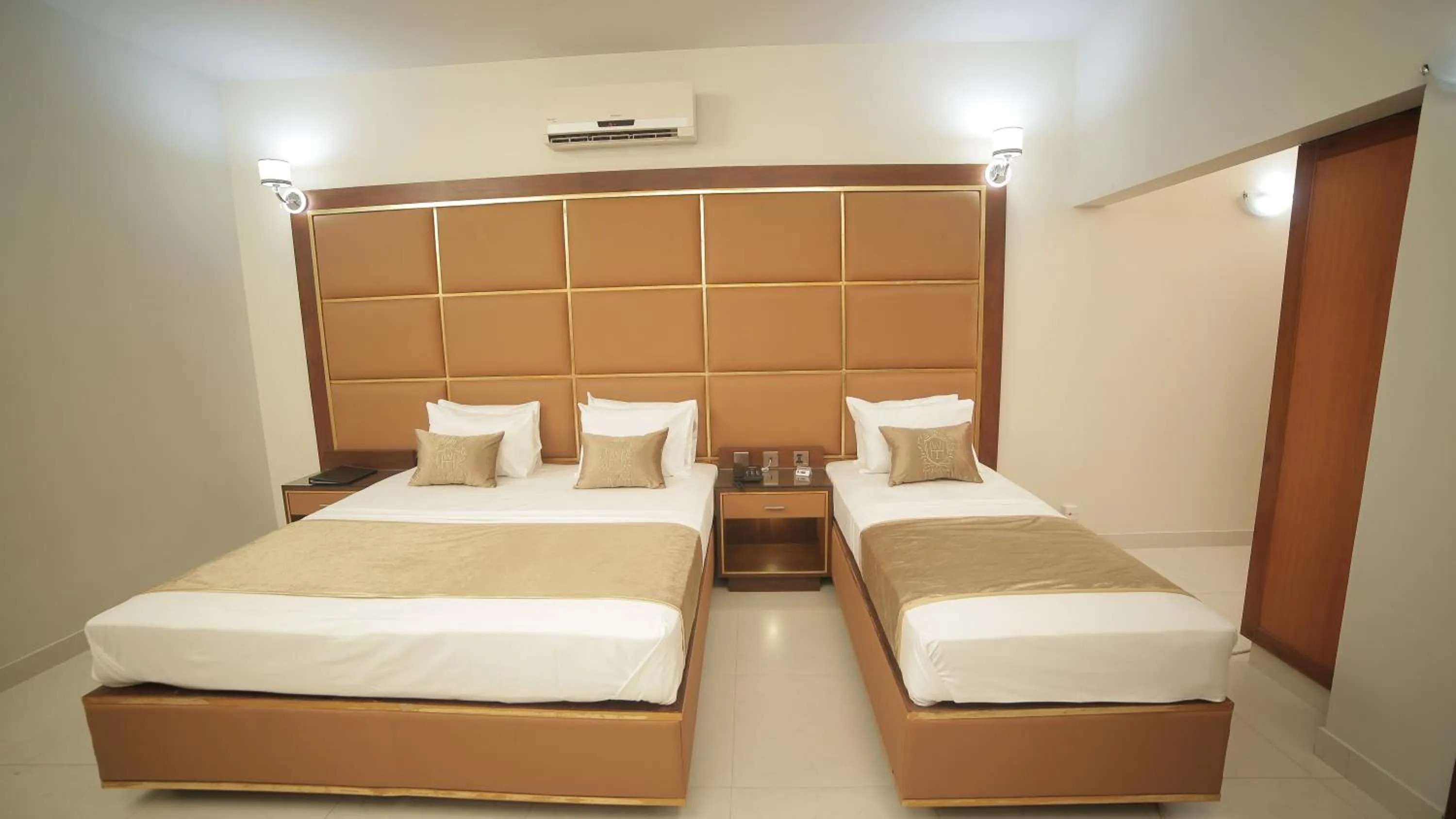 Bed in Four Squares by WI Hotel