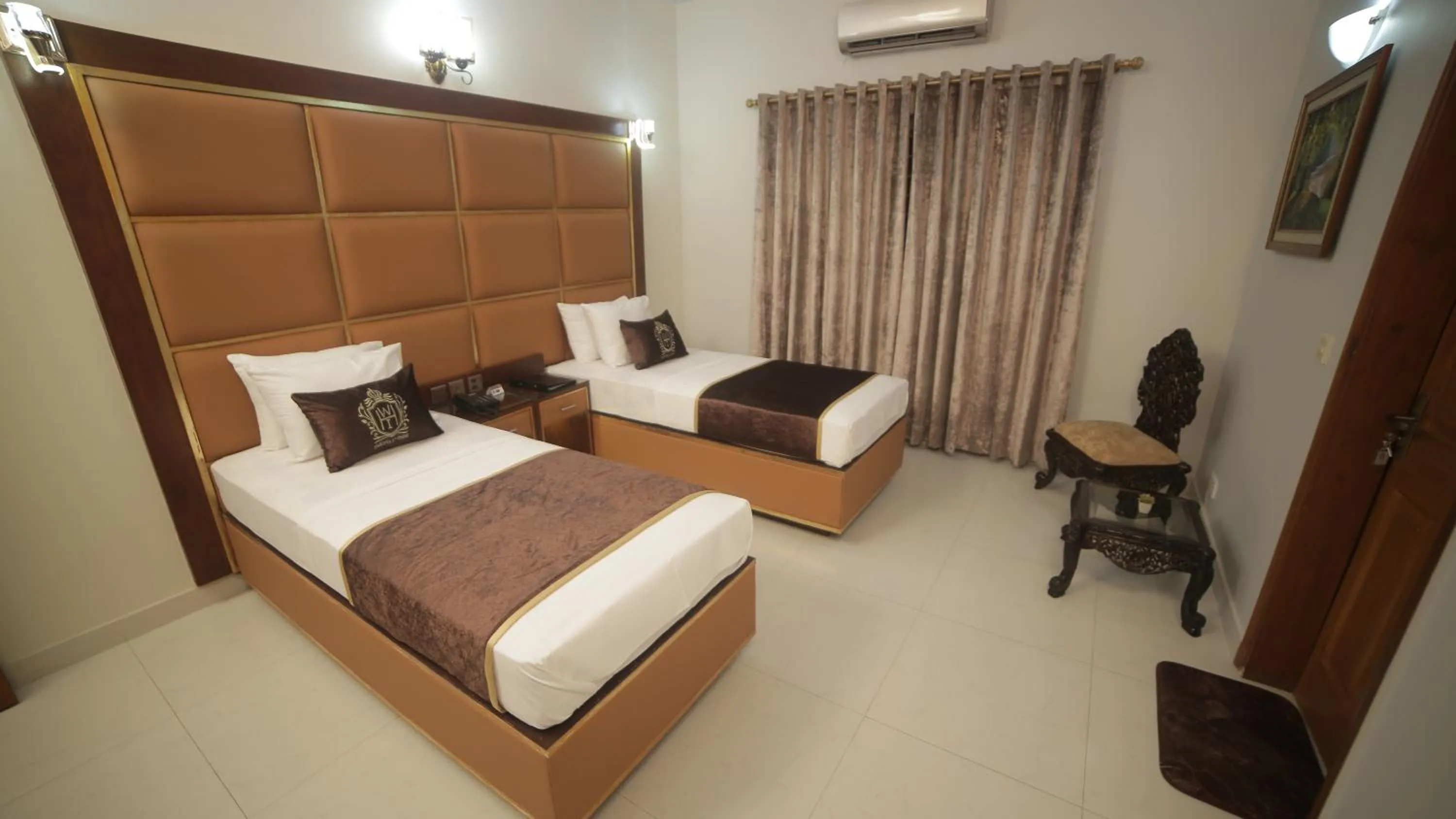 Bed in Four Squares by WI Hotel