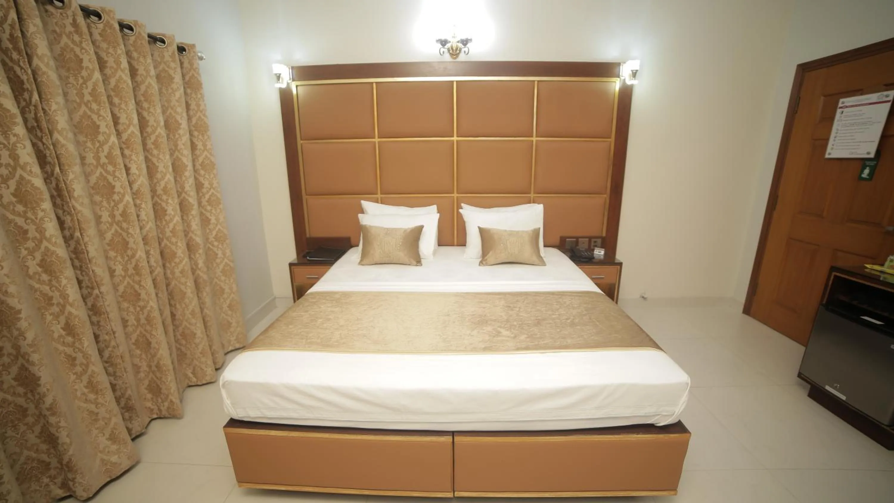 Bed in Four Squares by WI Hotel